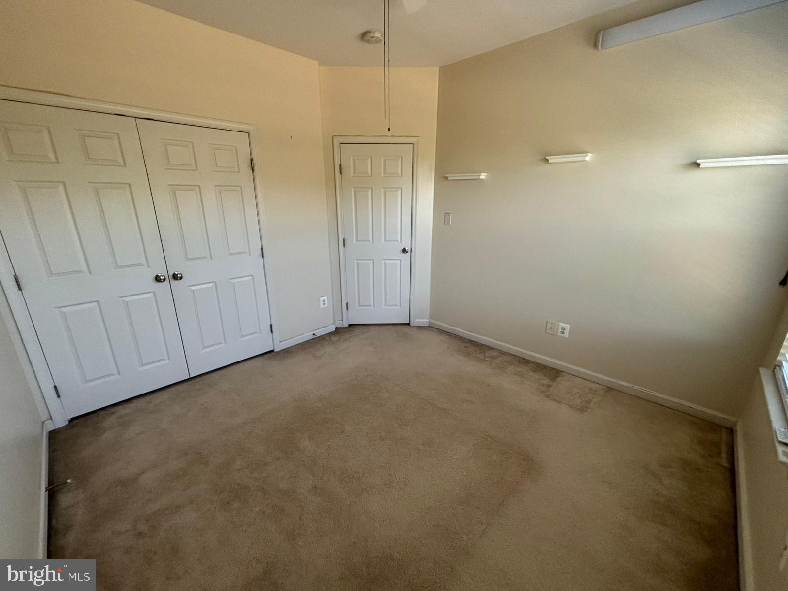 ESTATES AT ELK RUN - Residential Lease