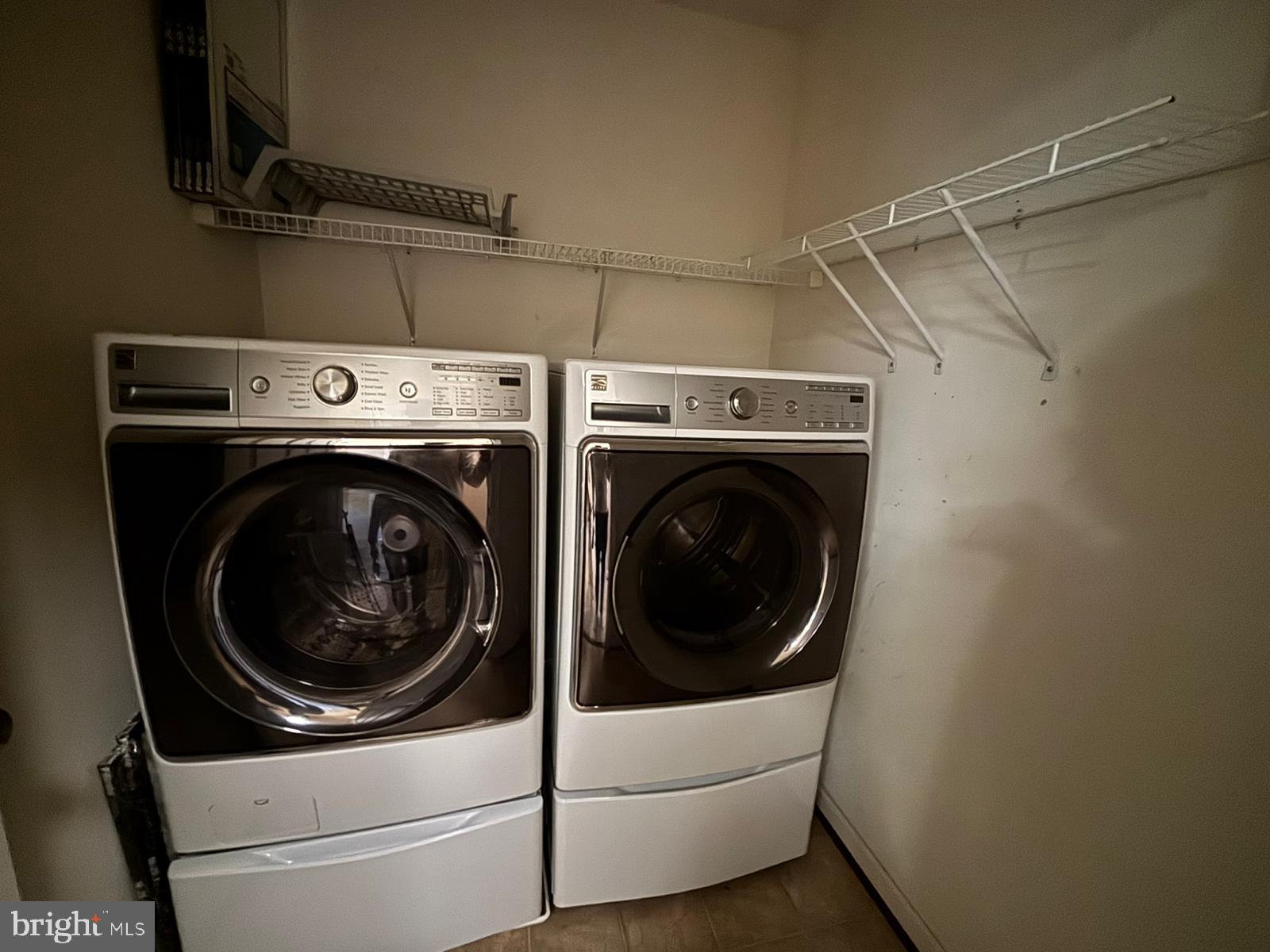 ESTATES AT ELK RUN - Residential Lease