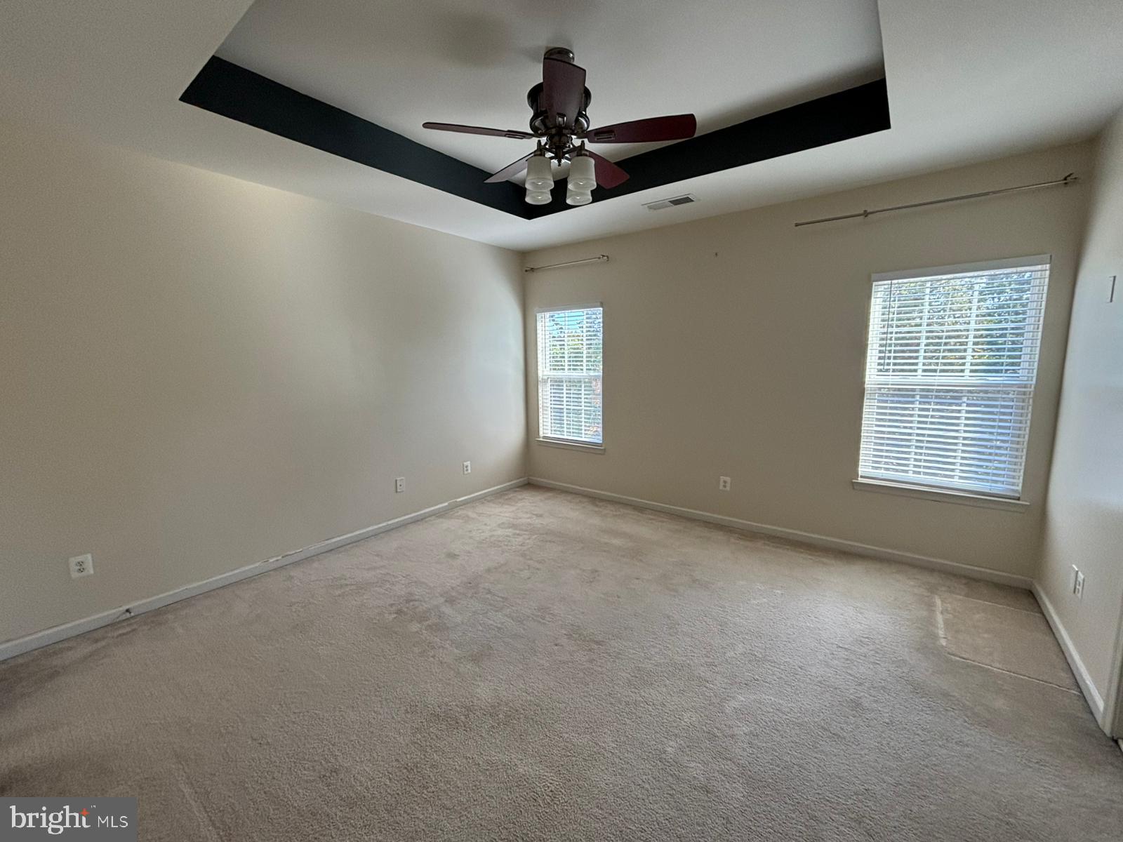 ESTATES AT ELK RUN - Residential Lease