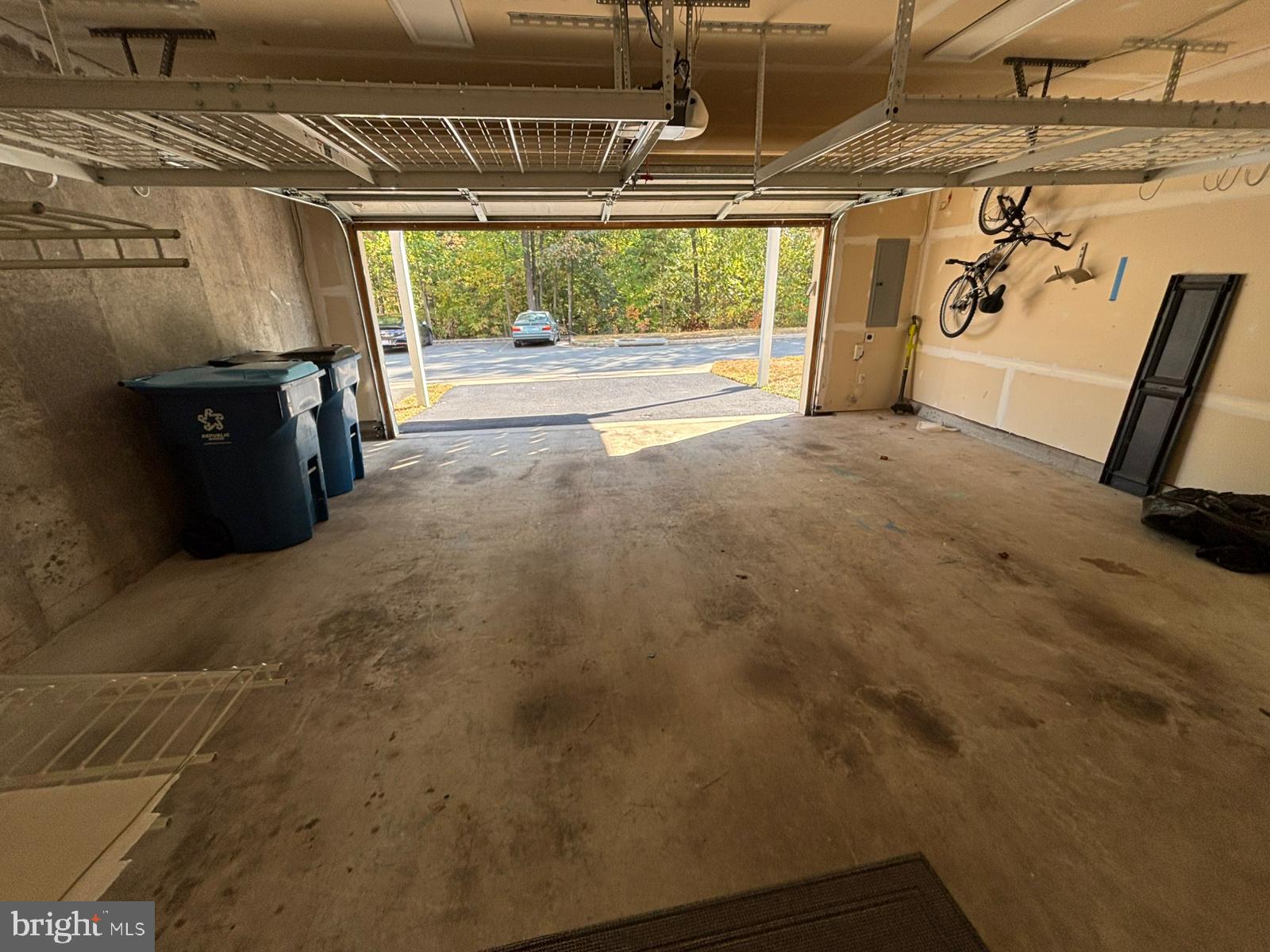 ESTATES AT ELK RUN - Residential Lease