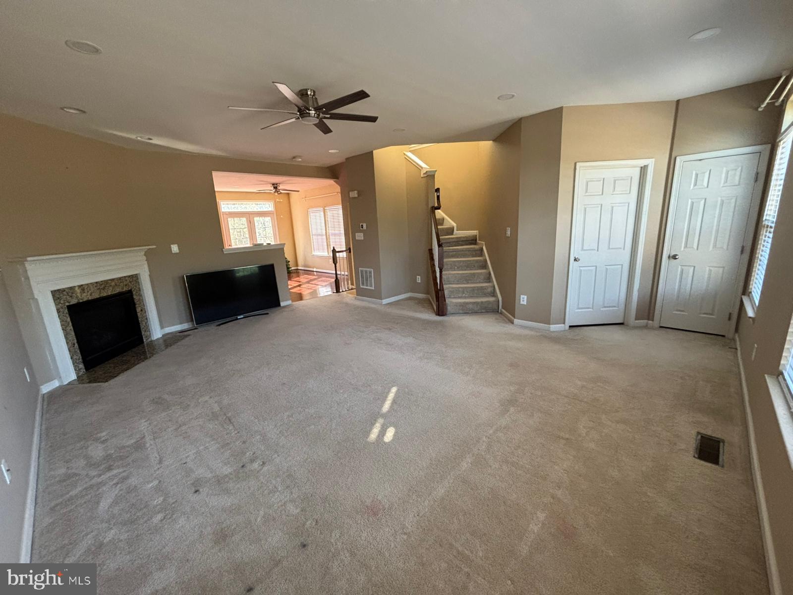 ESTATES AT ELK RUN - Residential Lease