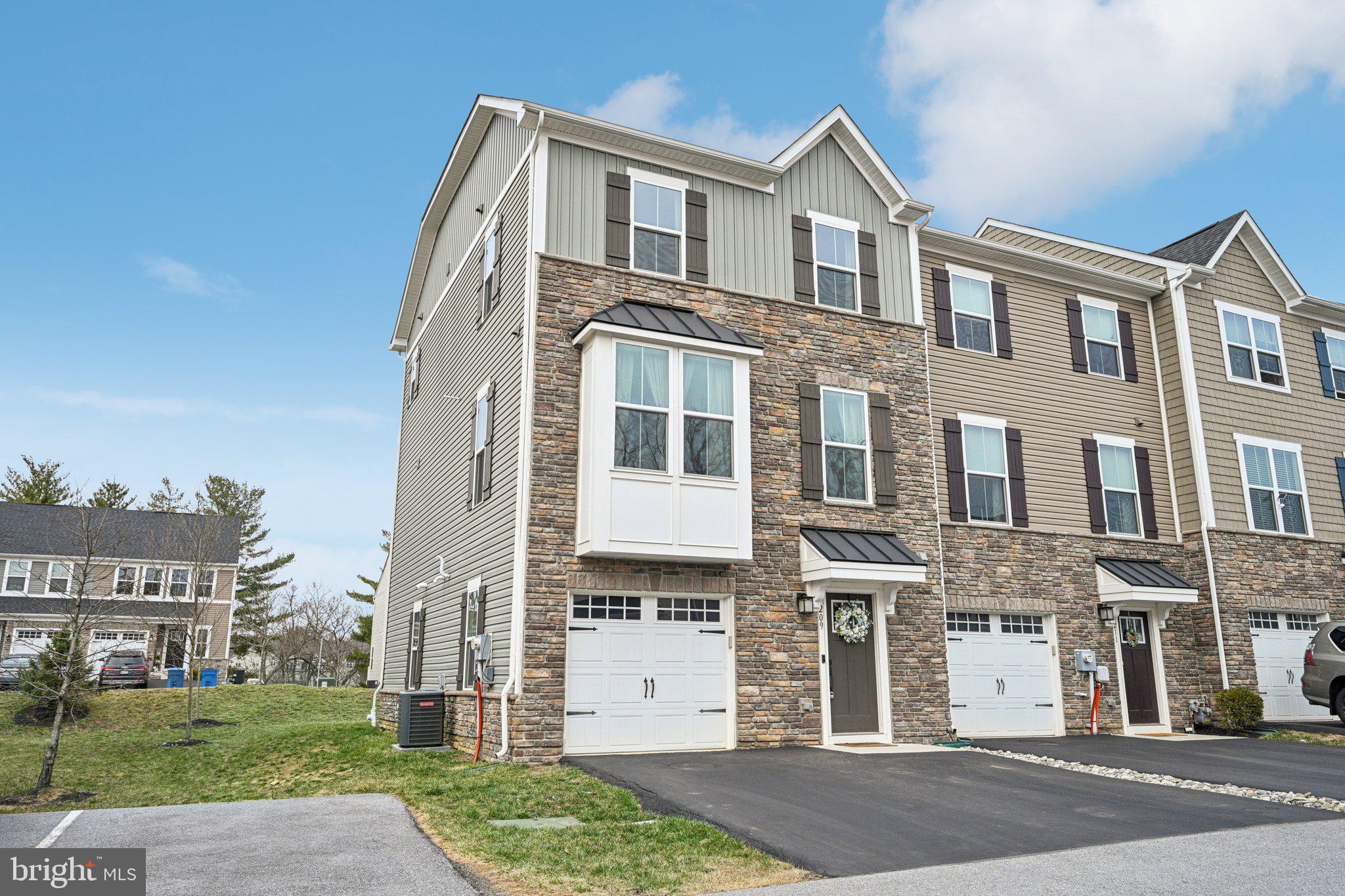 DOWNINGTOWN WALK - Residential