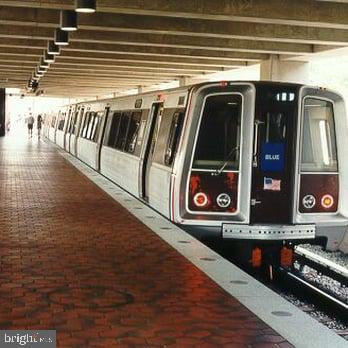 ISLAND CREEK - Residential