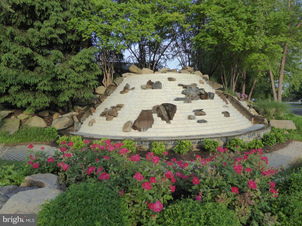 ISLAND CREEK - Residential