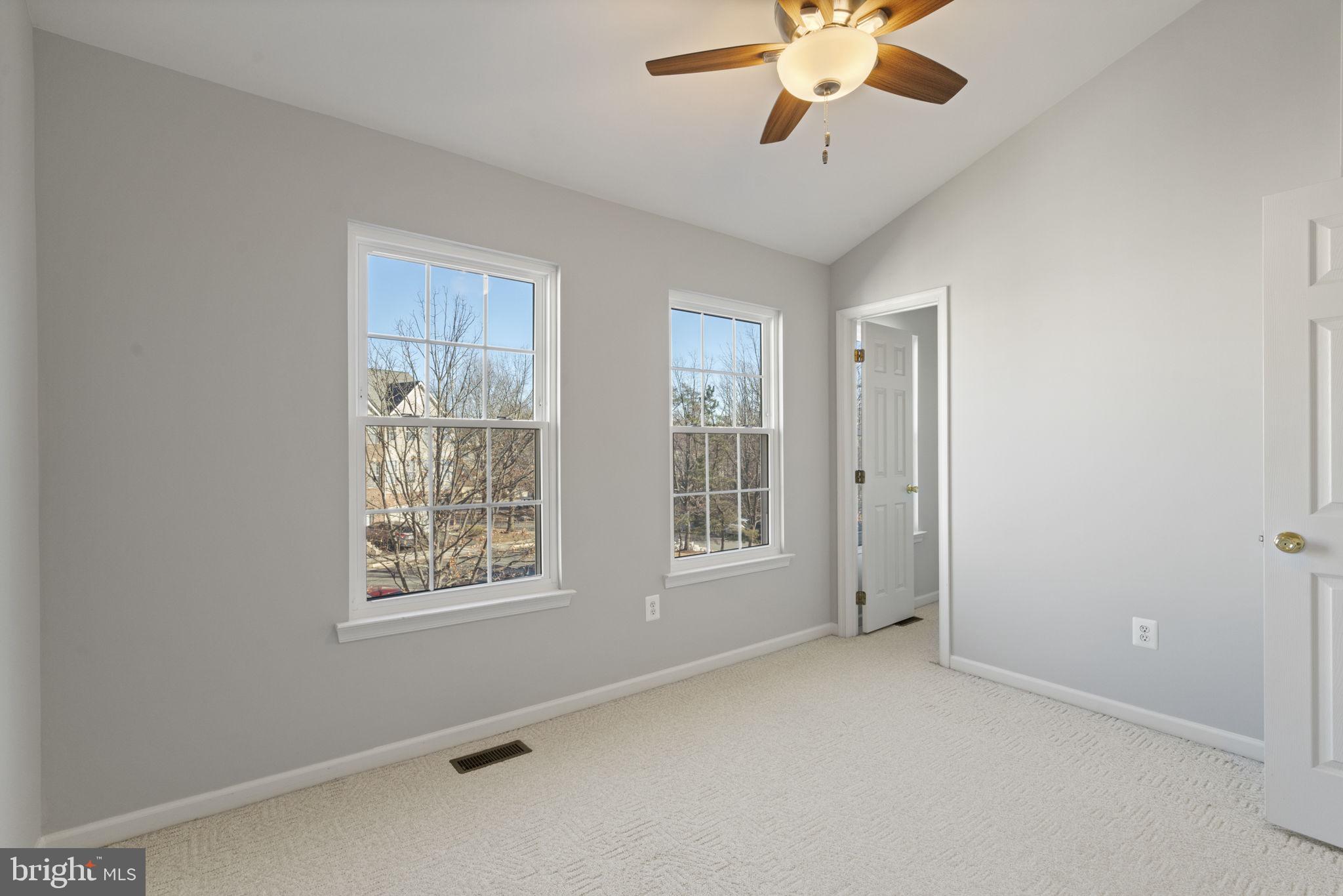 ISLAND CREEK - Residential