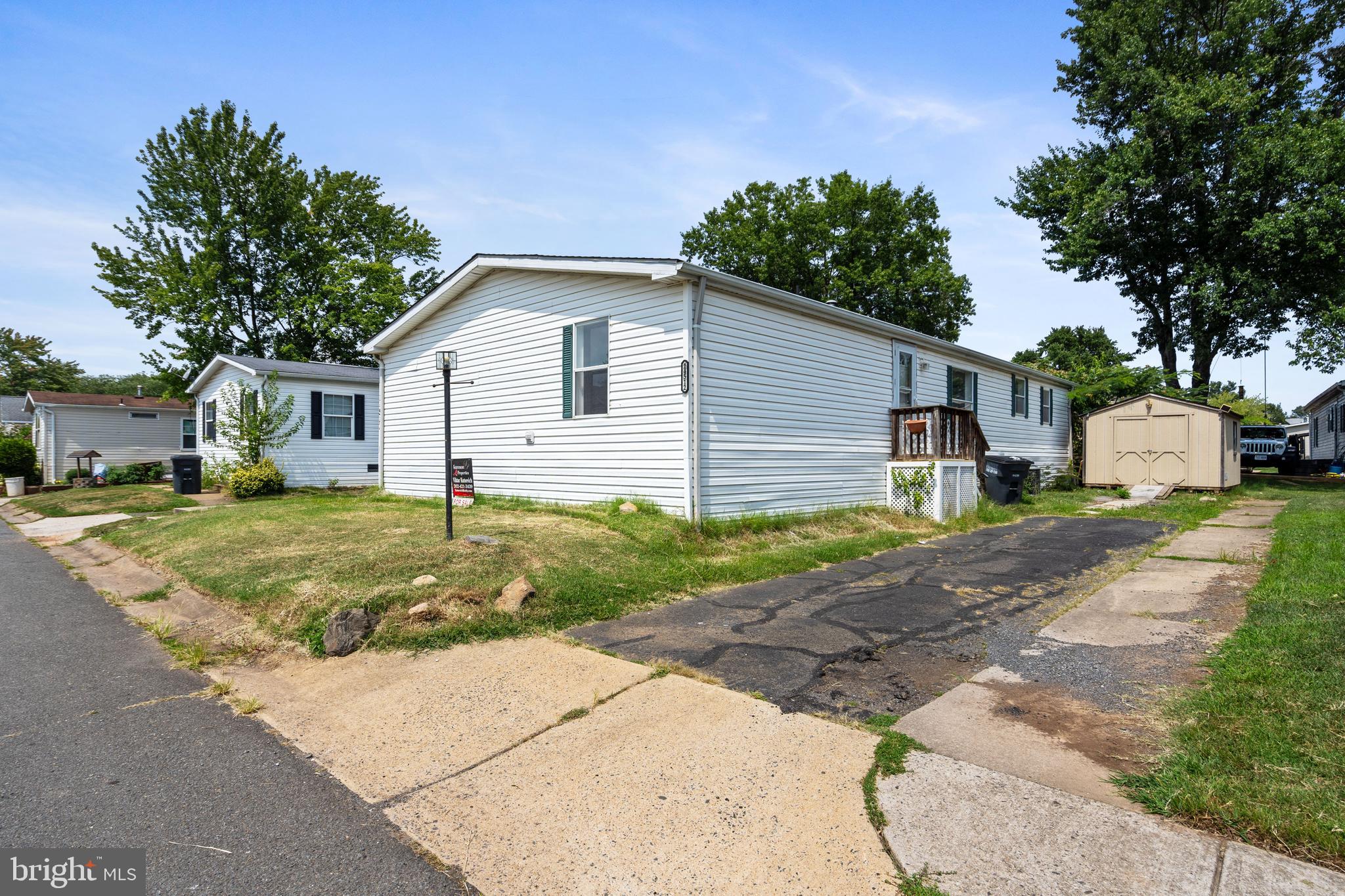 MEADOWS OF CHANTILLY - Residential