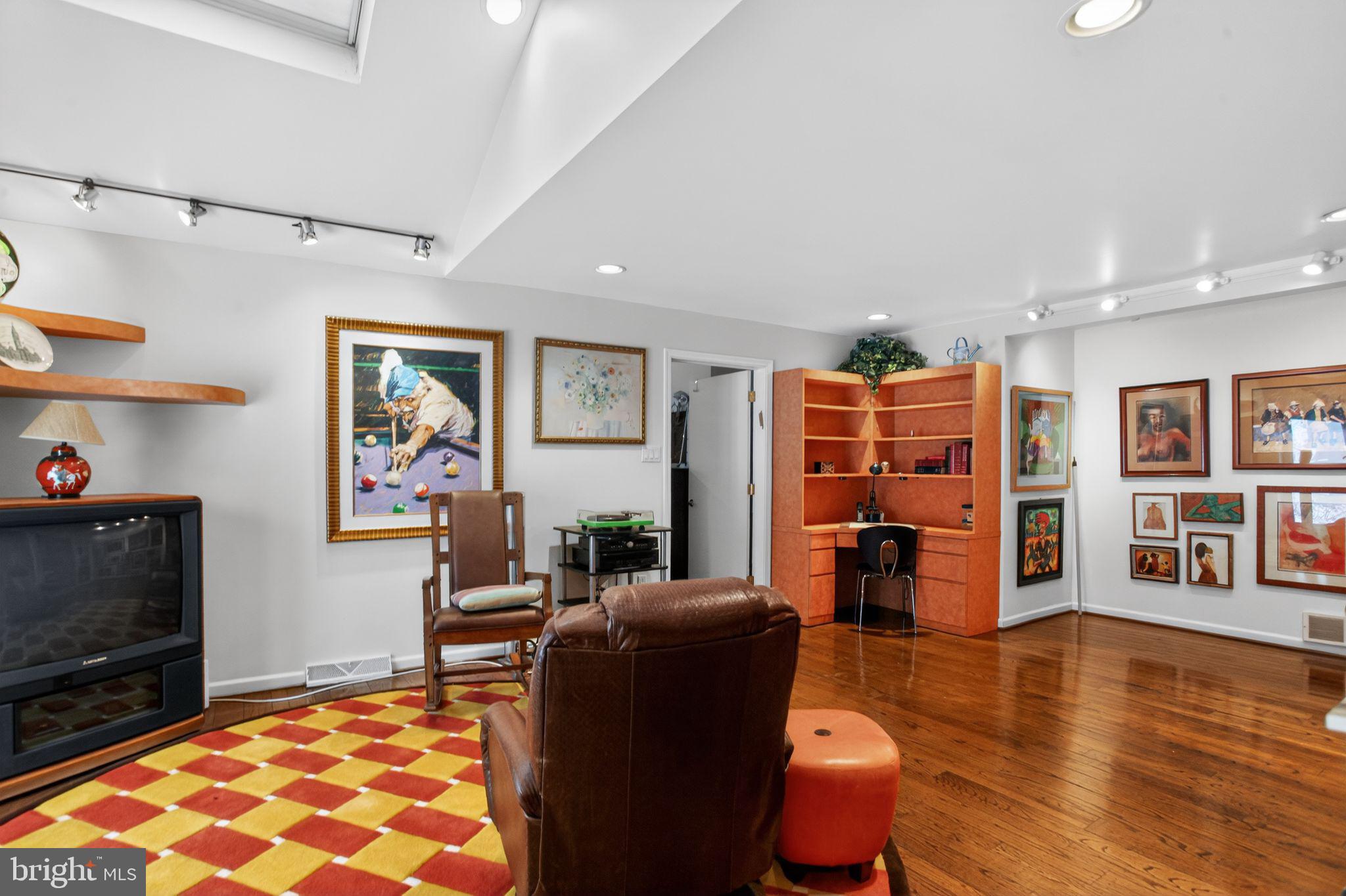 JENKINTOWN MANOR - Residential