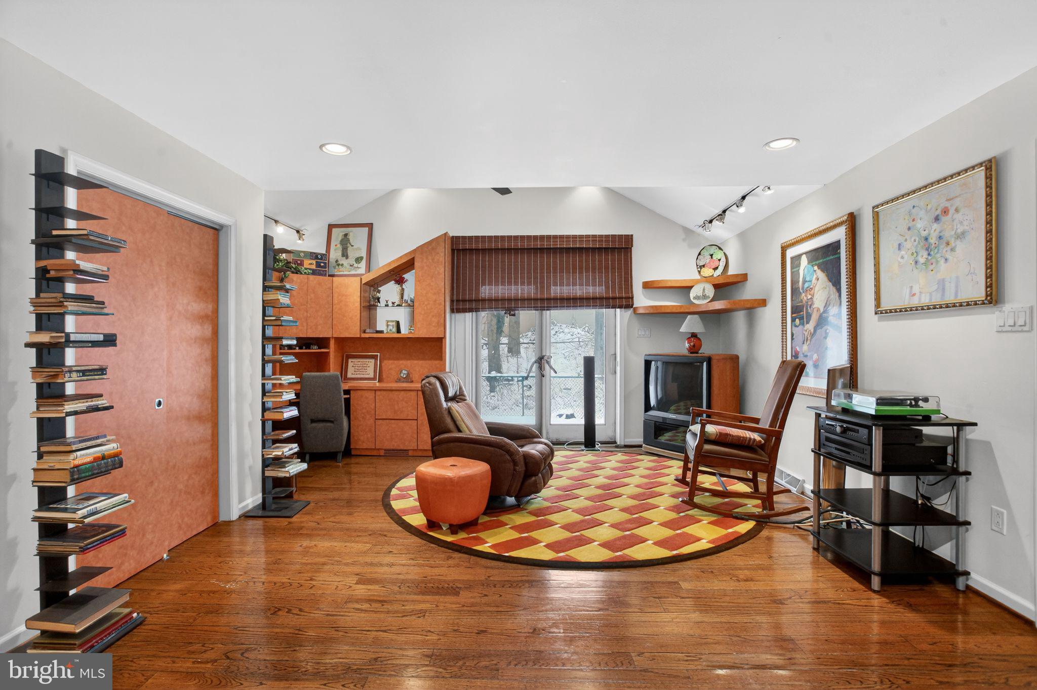 JENKINTOWN MANOR - Residential