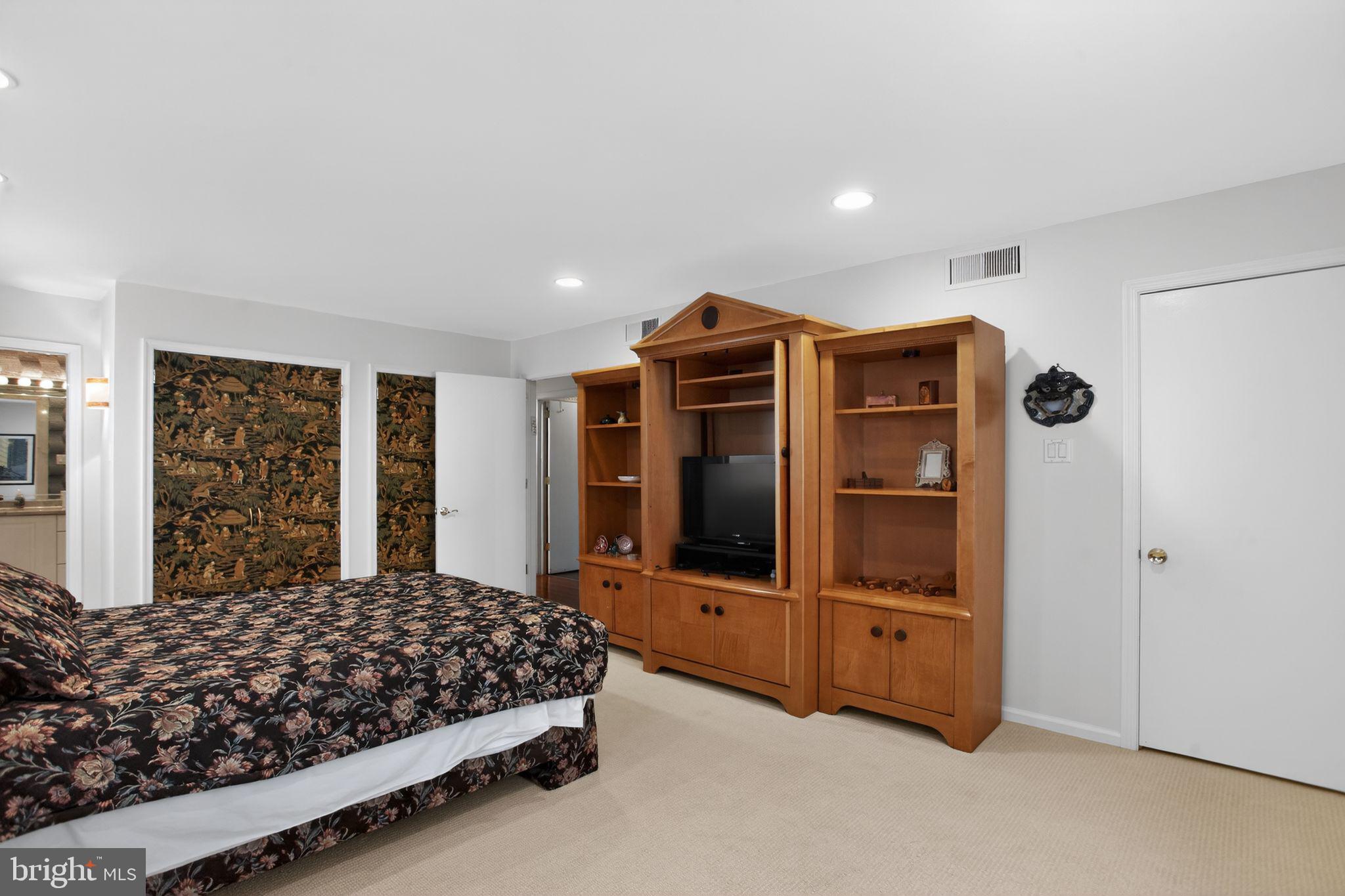 JENKINTOWN MANOR - Residential