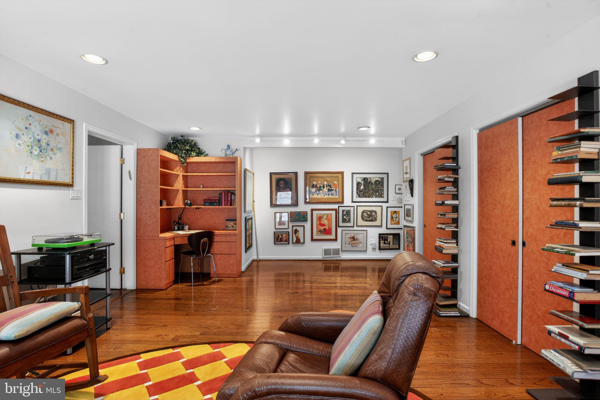 JENKINTOWN MANOR - Residential