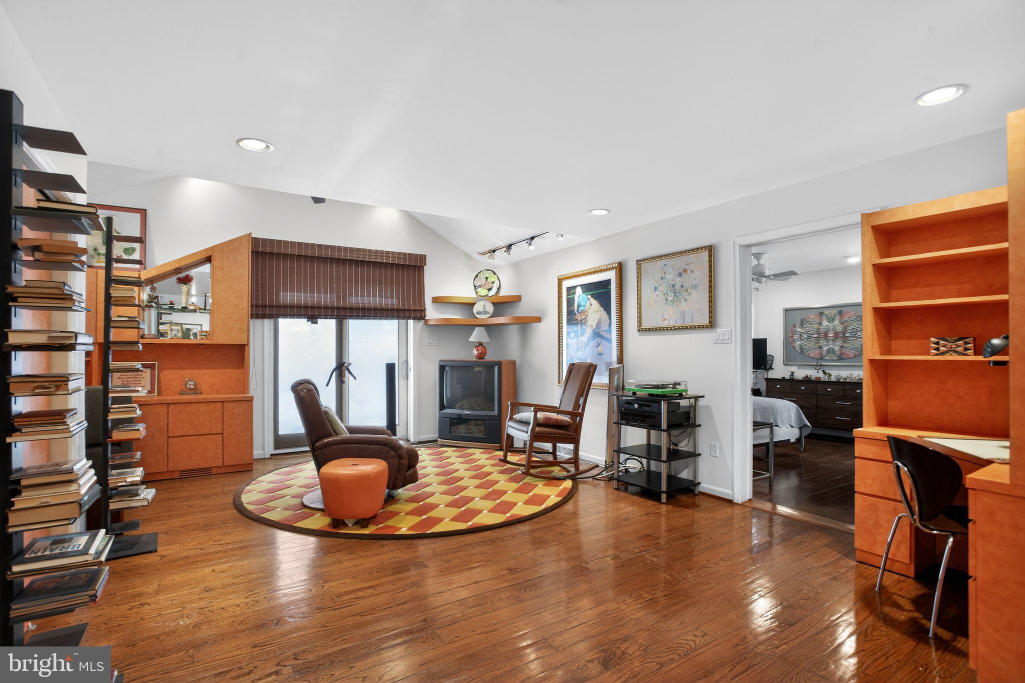 JENKINTOWN MANOR - Residential