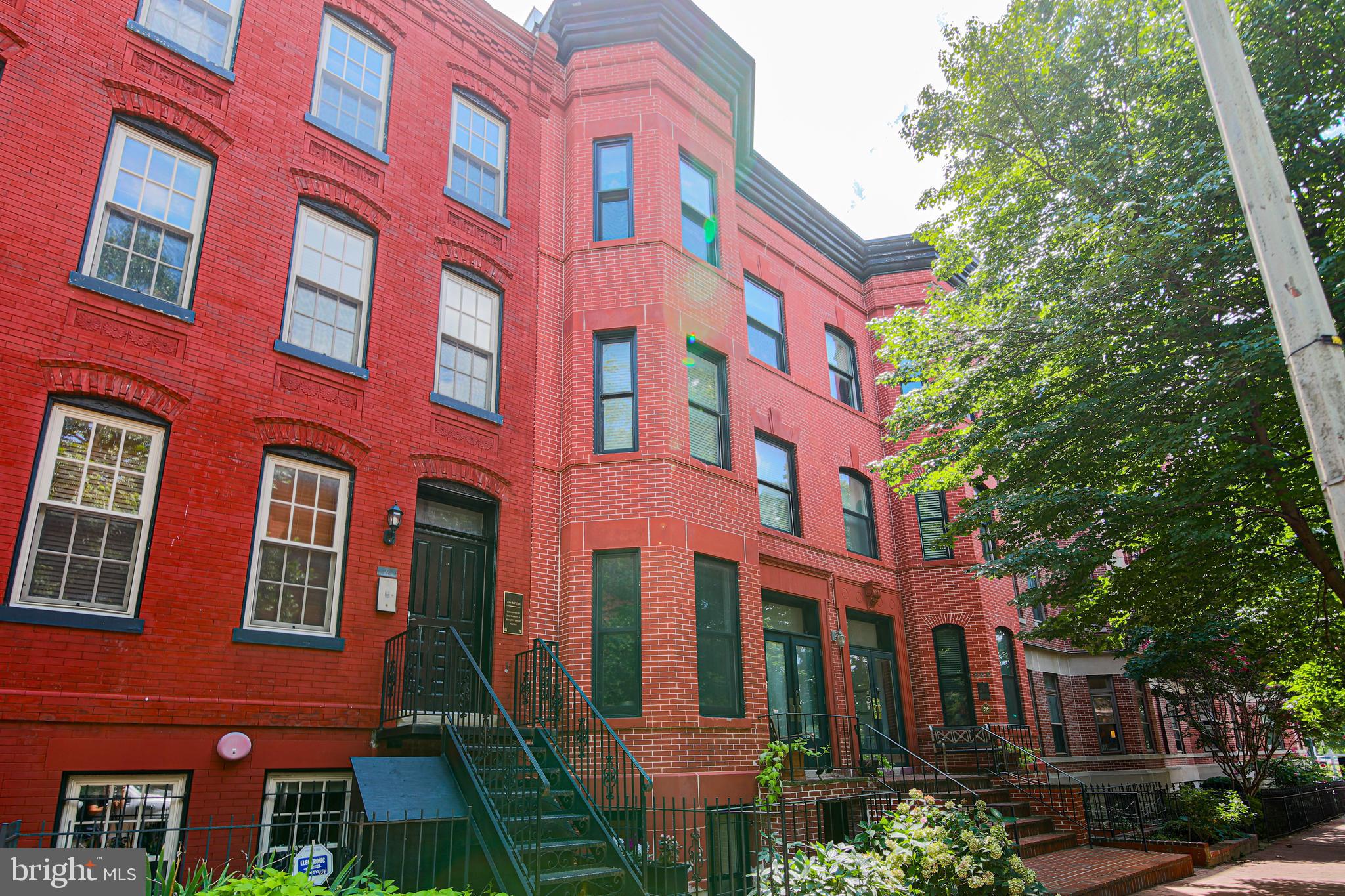 220 4TH STREET SE 1