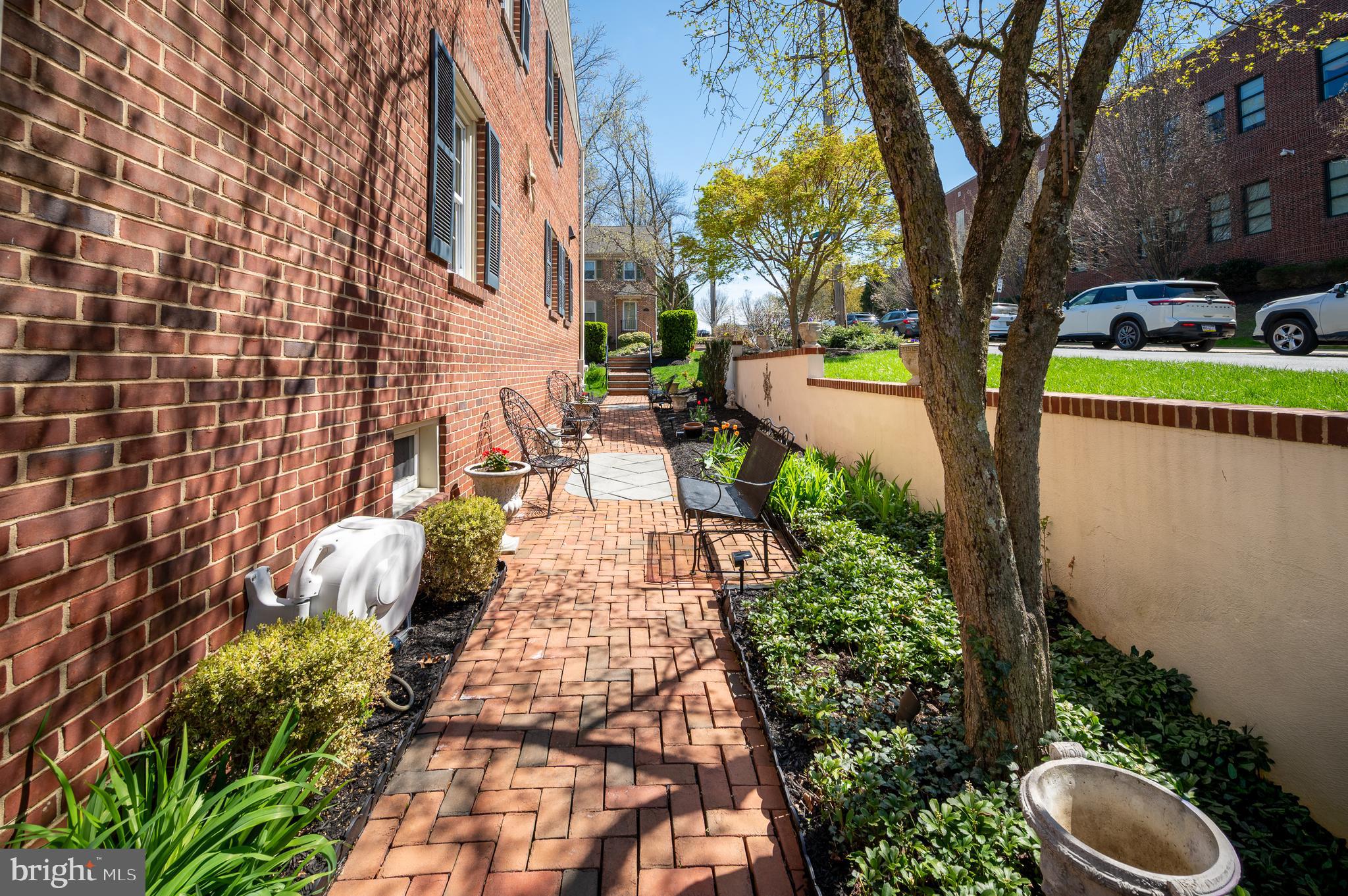 HENRY CLAY VILLAGE - Residential