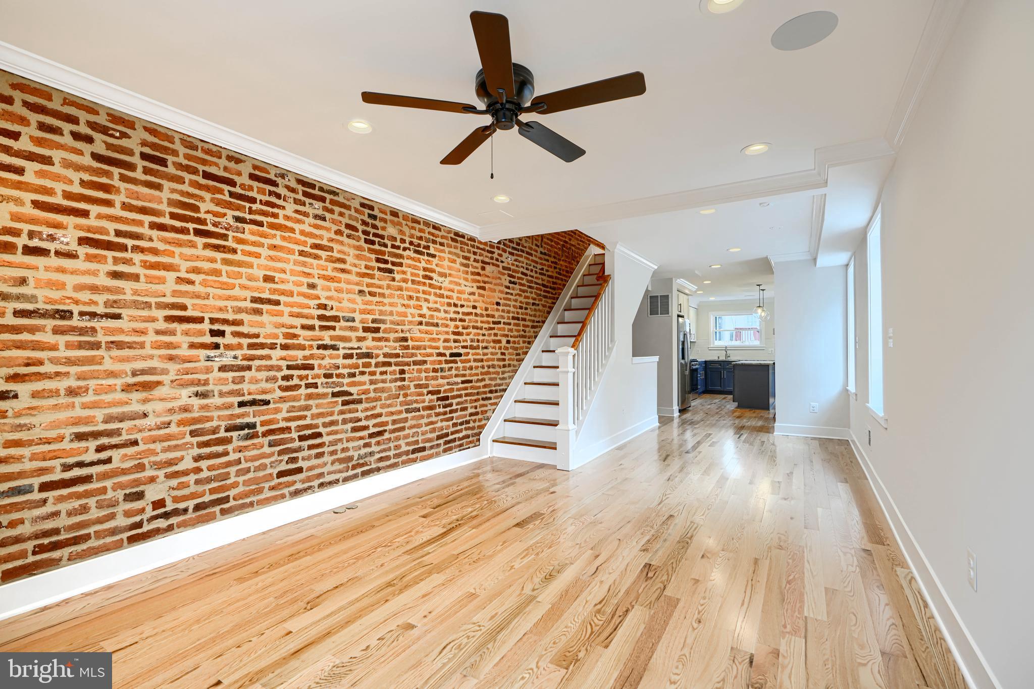 719 S ROBINSON STREET