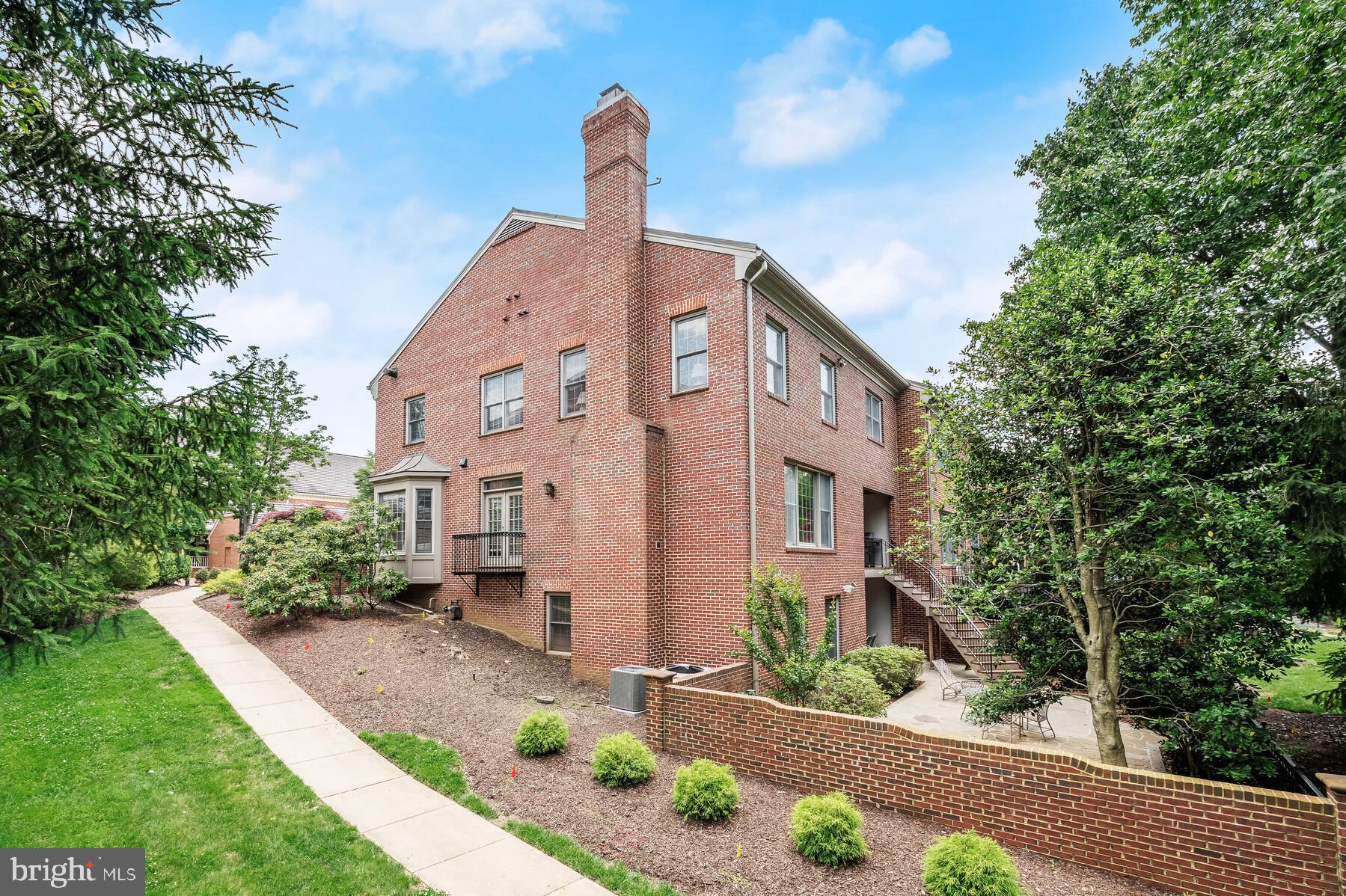 RIVER FALLS - Residential