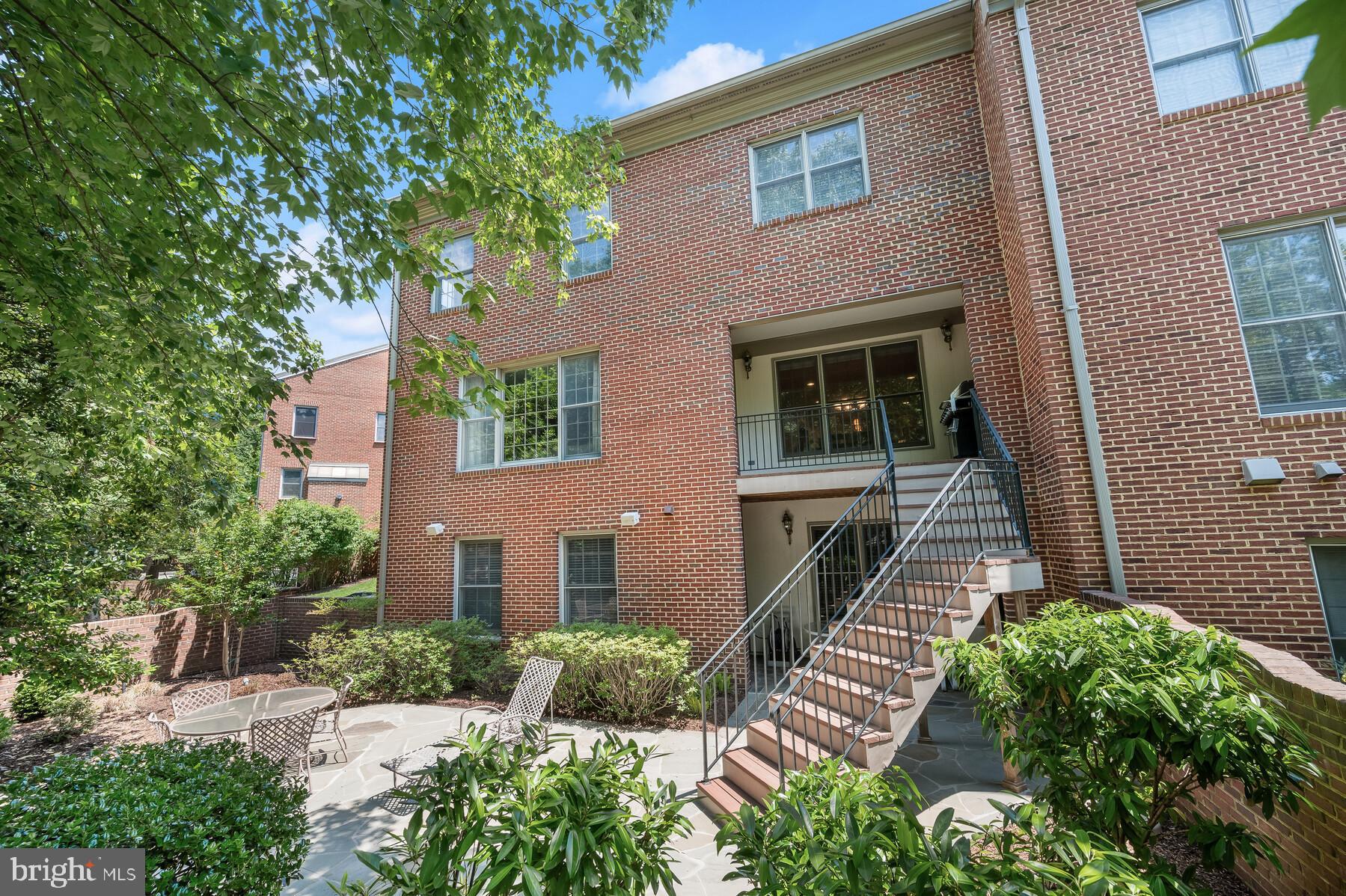 RIVER FALLS - Residential