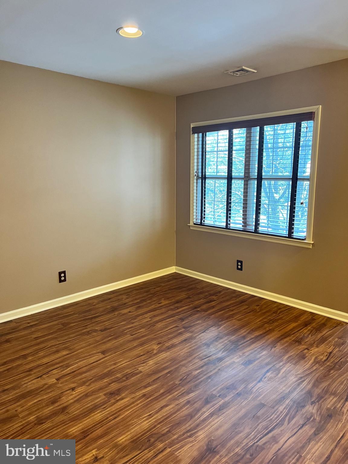 FLYING HILLS - Residential Lease