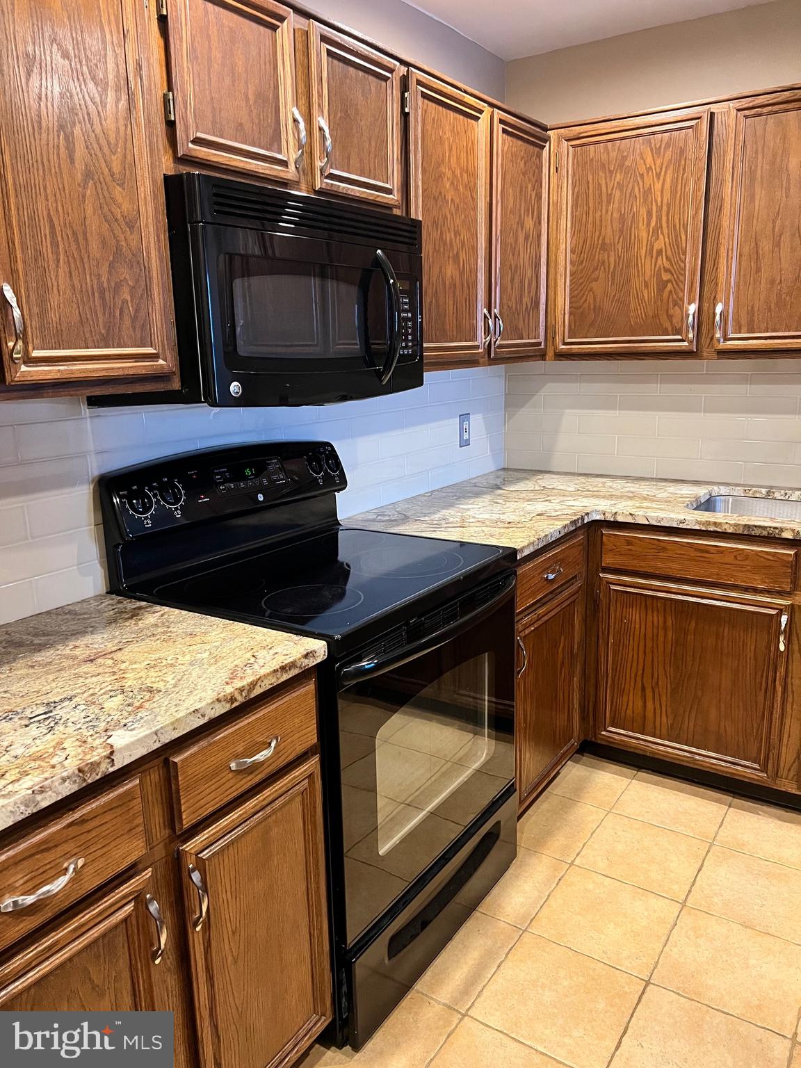 FLYING HILLS - Residential Lease