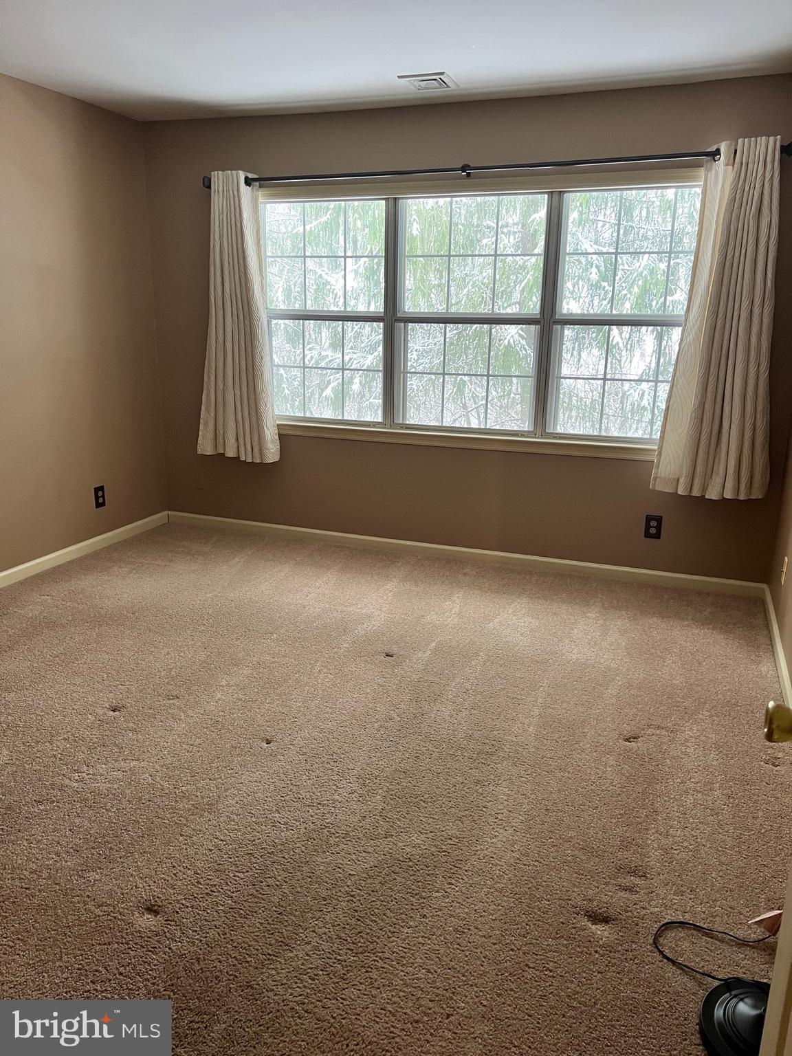 FLYING HILLS - Residential Lease