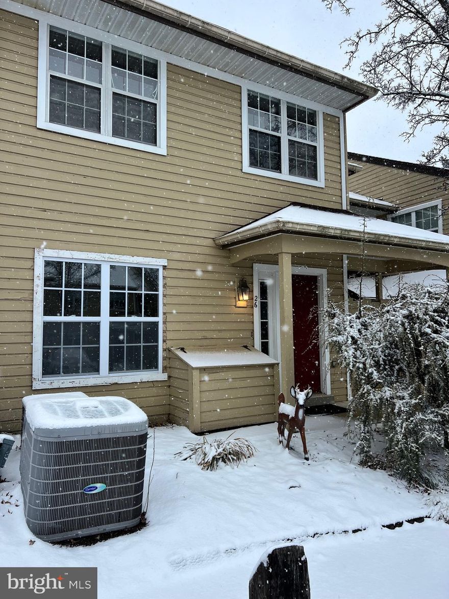 Beautiful 2-bedrooms, 2-bathroom condo in the great community of Flying Hills. Spacious living and dining area with neutral decor. Gas Heat and Central Air Conditioning.  Nicely sized Laundry Room conveniently situated in the hallway.  Great deck for relaxing outside during the spring & summer.  Conveniently located close to major roadways, shopping and schools.