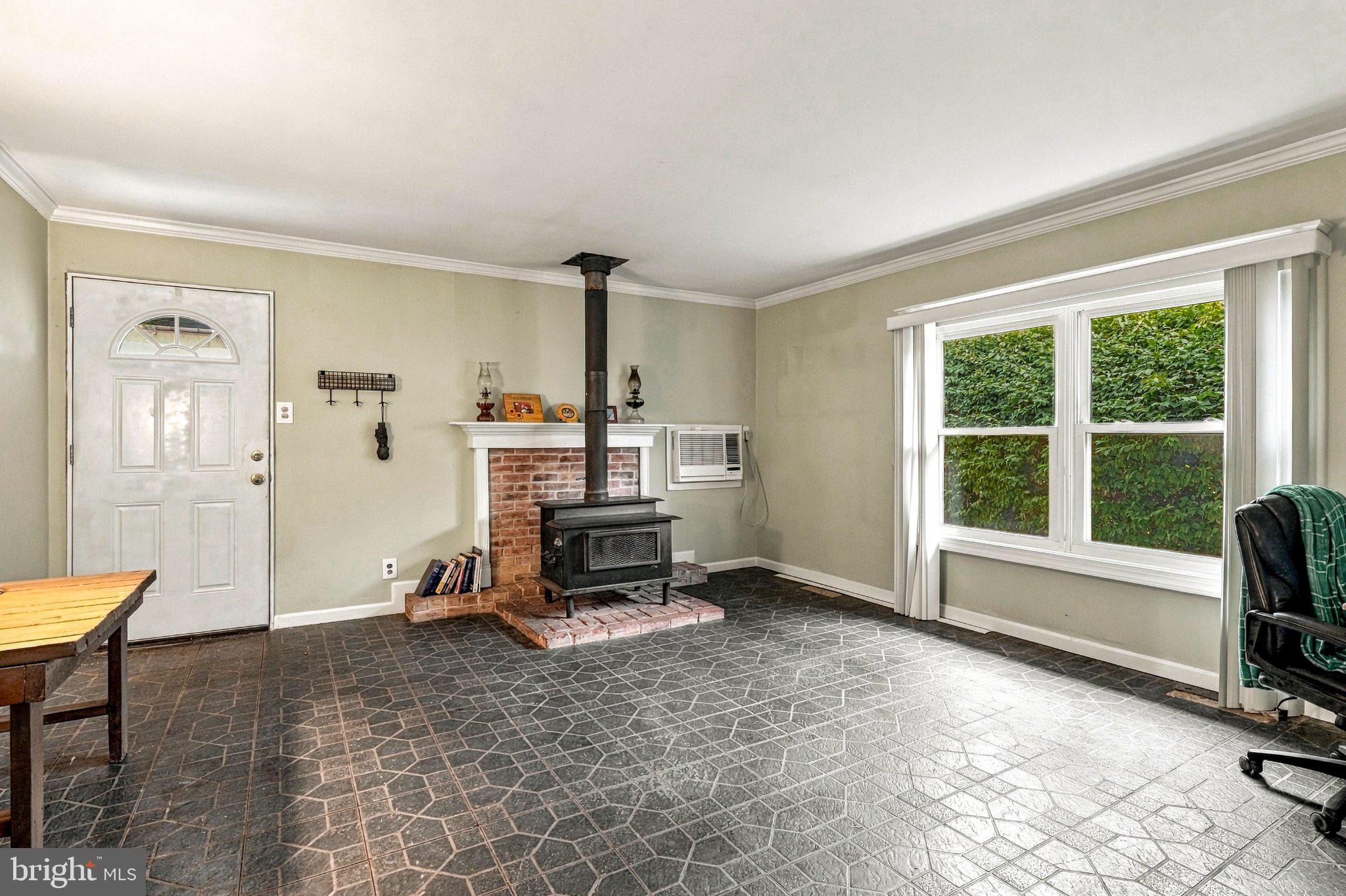 265 WYANDOTTE ROAD