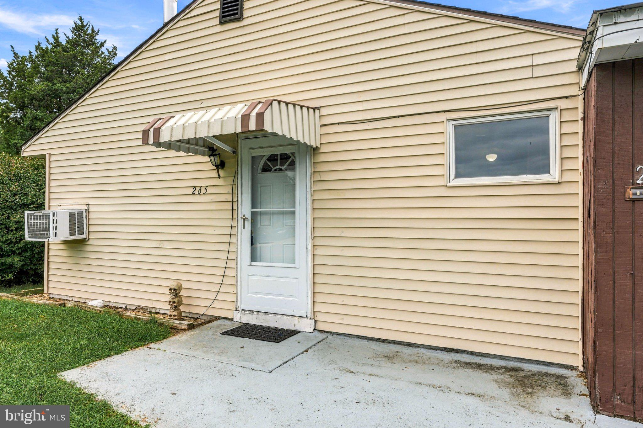 265 WYANDOTTE ROAD