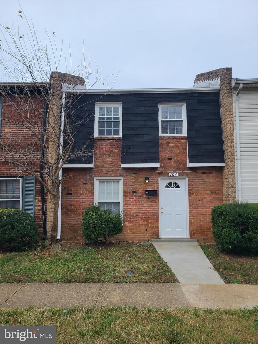 Newly renovated throughout, new carpets, tile flooring, fresh paint, beautiful appliances, granite countertops and new cabinets, washer/dryer, fenced rear yard, the list goes on. . .available immediately.
Beautifully renovated and all is like new. Great appliances, include washer and dryer, new carpet, tile at main level. Upstairs are two bedrooms and a full bath. Main level there is a half bath for added convenience. Fenced rear yard. Pets considered case by case. Vouchers are accepted.