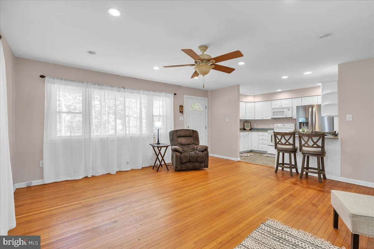 Millville, New Jersey 08332, United States, 3 Bedrooms Bedrooms, ,2 BathroomsBathrooms,Residential,Contingent,136228