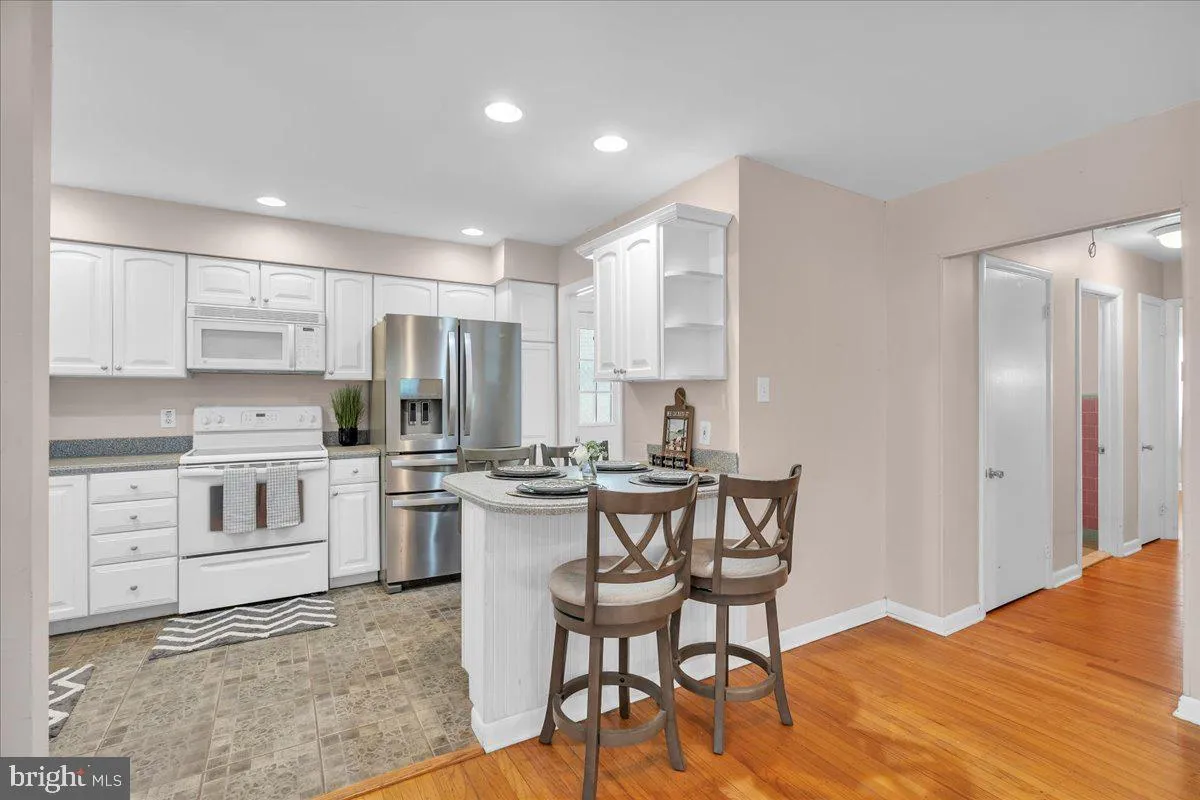 Millville, New Jersey 08332, United States, 3 Bedrooms Bedrooms, ,2 BathroomsBathrooms,Residential,Contingent,136228