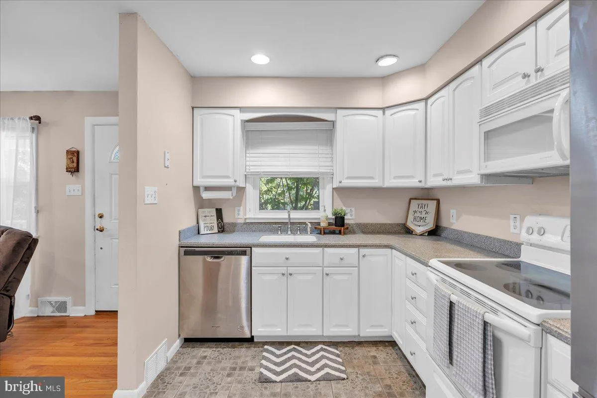 Millville, New Jersey 08332, United States, 3 Bedrooms Bedrooms, ,2 BathroomsBathrooms,Residential,Contingent,136228