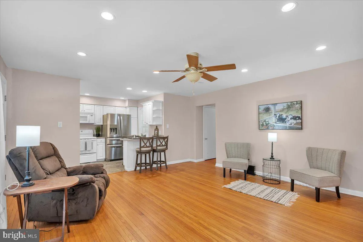 Millville, New Jersey 08332, United States, 3 Bedrooms Bedrooms, ,2 BathroomsBathrooms,Residential,Contingent,136228