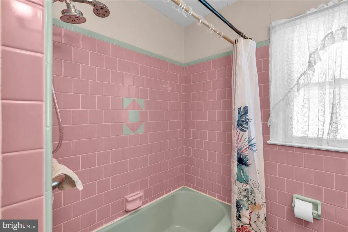 Millville, New Jersey 08332, United States, 3 Bedrooms Bedrooms, ,2 BathroomsBathrooms,Residential,Contingent,136228