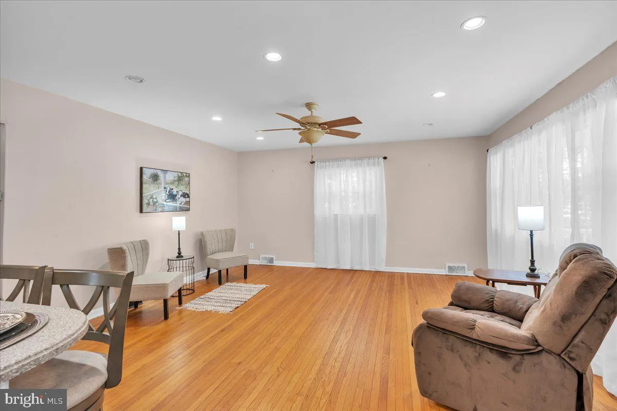 Millville, New Jersey 08332, United States, 3 Bedrooms Bedrooms, ,2 BathroomsBathrooms,Residential,Contingent,136228