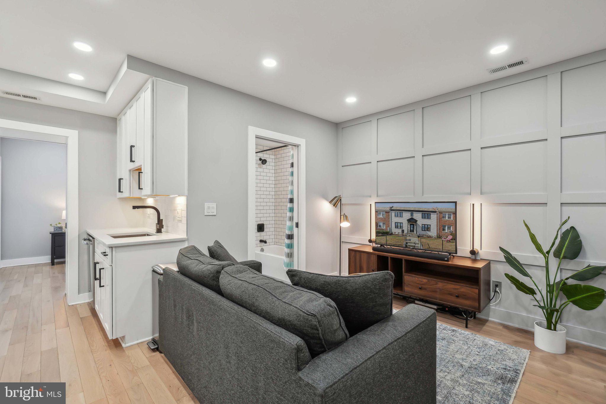 1404 HOLBROOK STREET NE 2