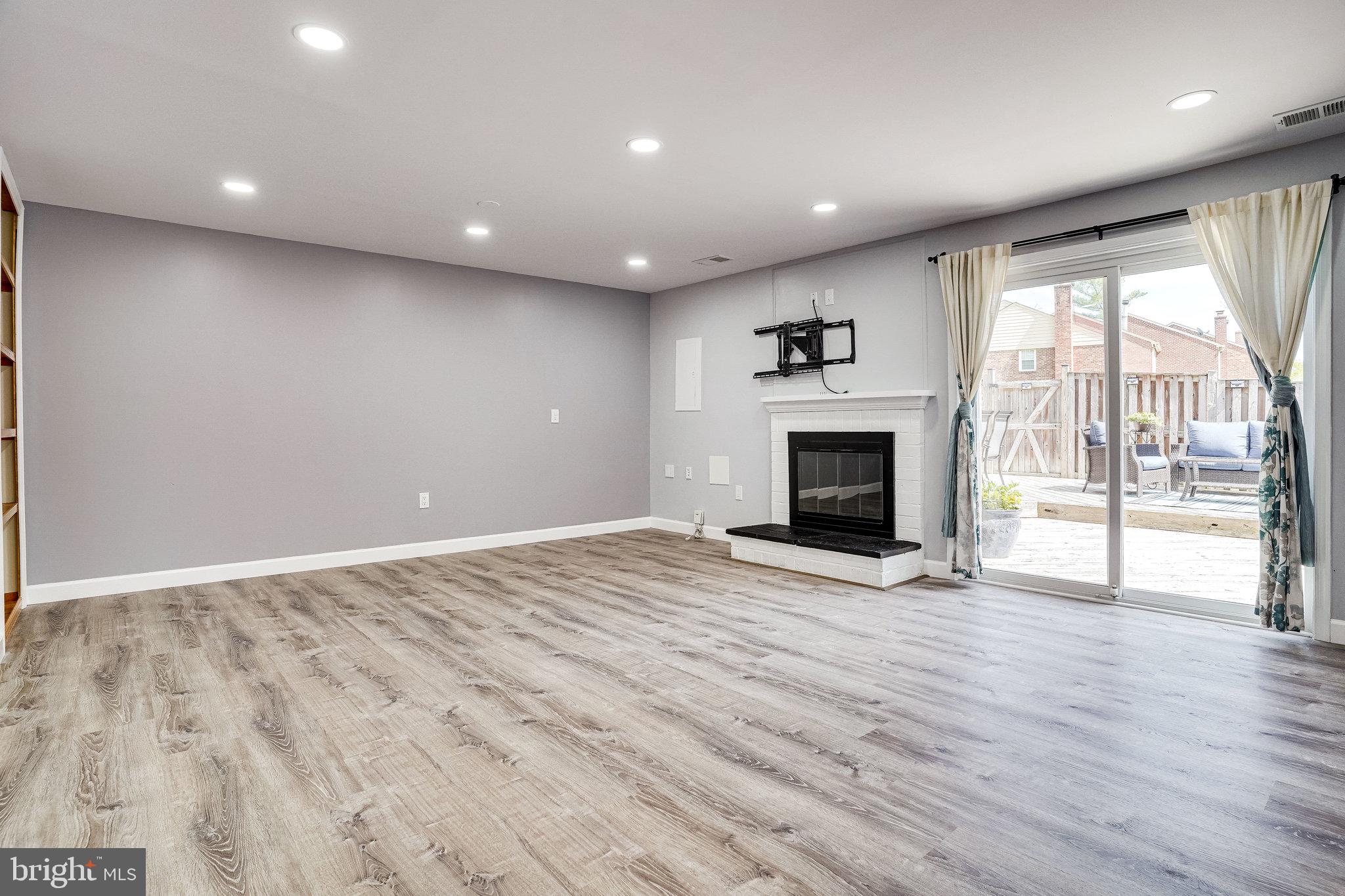 LAKEPOINTE - Residential