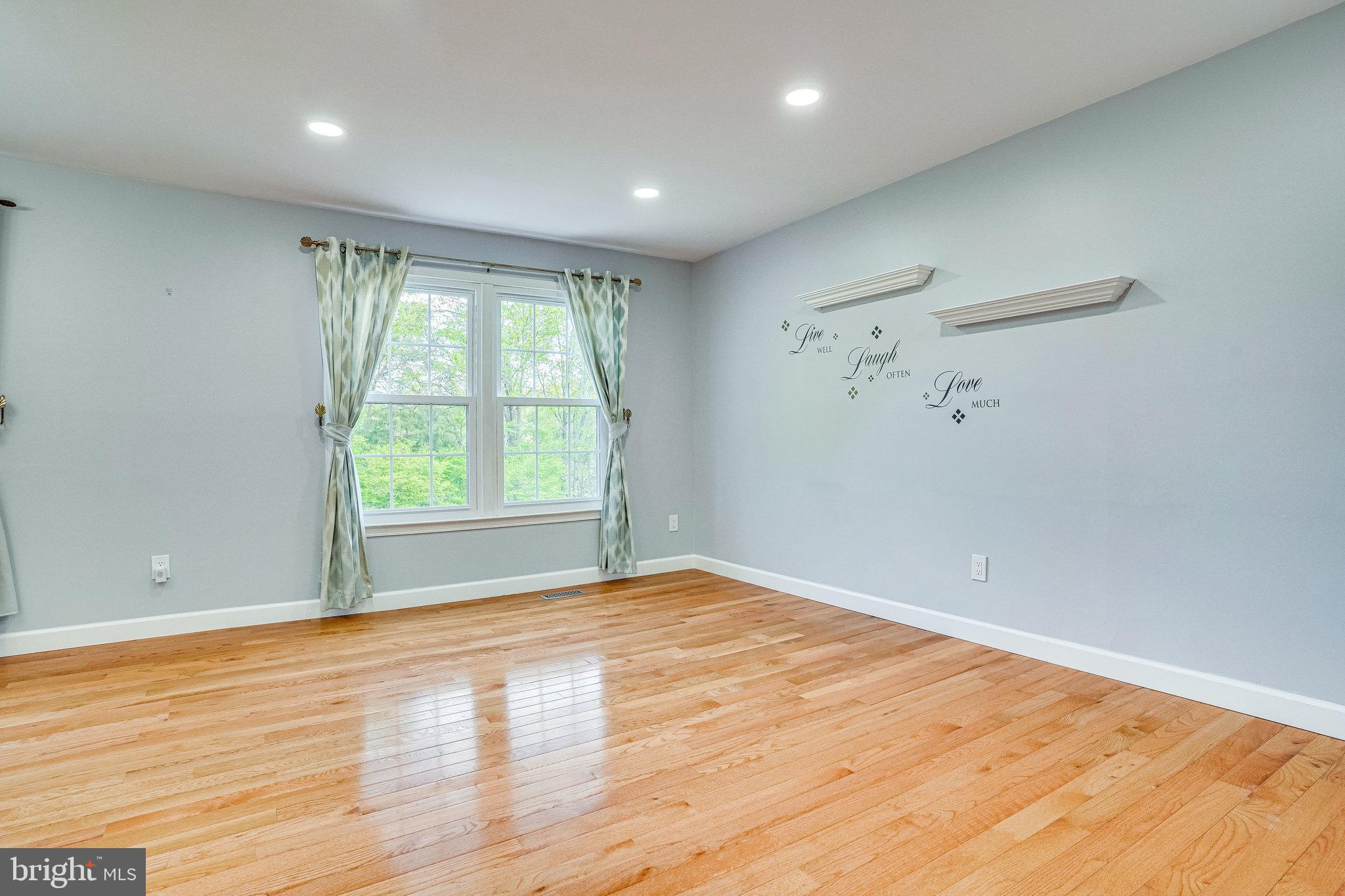 LAKEPOINTE - Residential