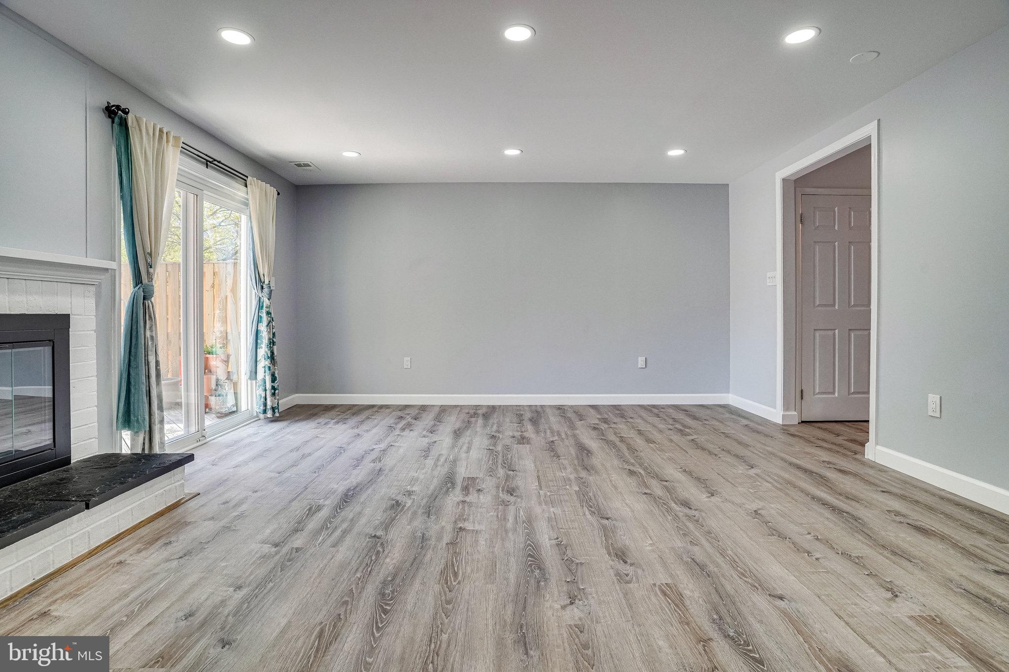 LAKEPOINTE - Residential