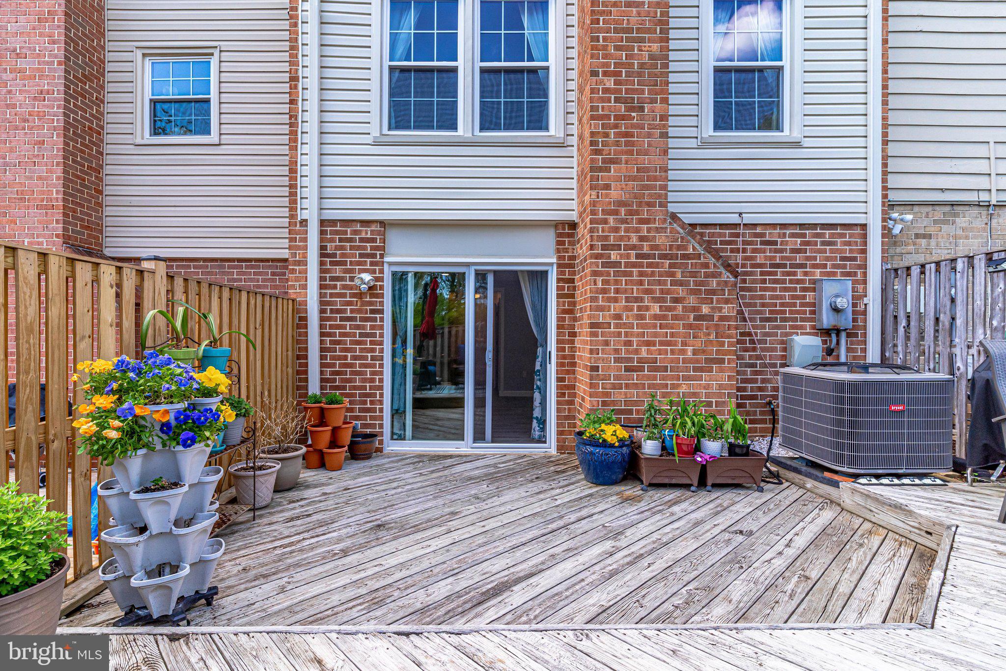 LAKEPOINTE - Residential