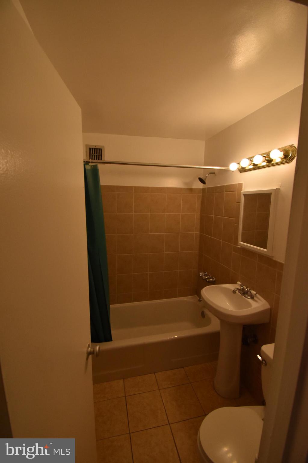 RIVER PLACE - Residential Lease