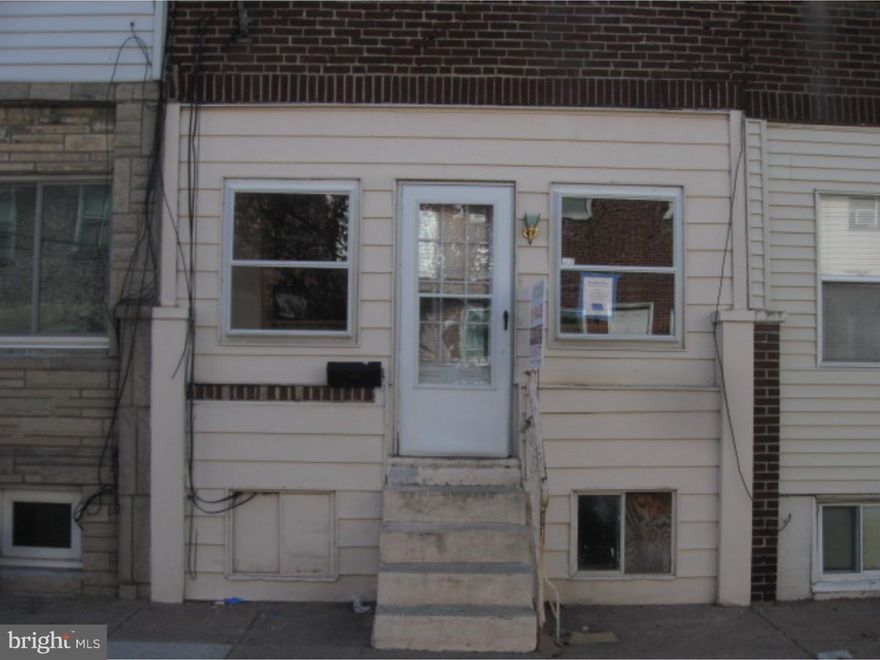 Located in Girard Estate Area, this rapidly growing little pocket is close to public transportation as well as shopping center and access to major highways / airport. Great fixer upper 3 bed / 1 bath house on a wonderful South Philadelphia block.