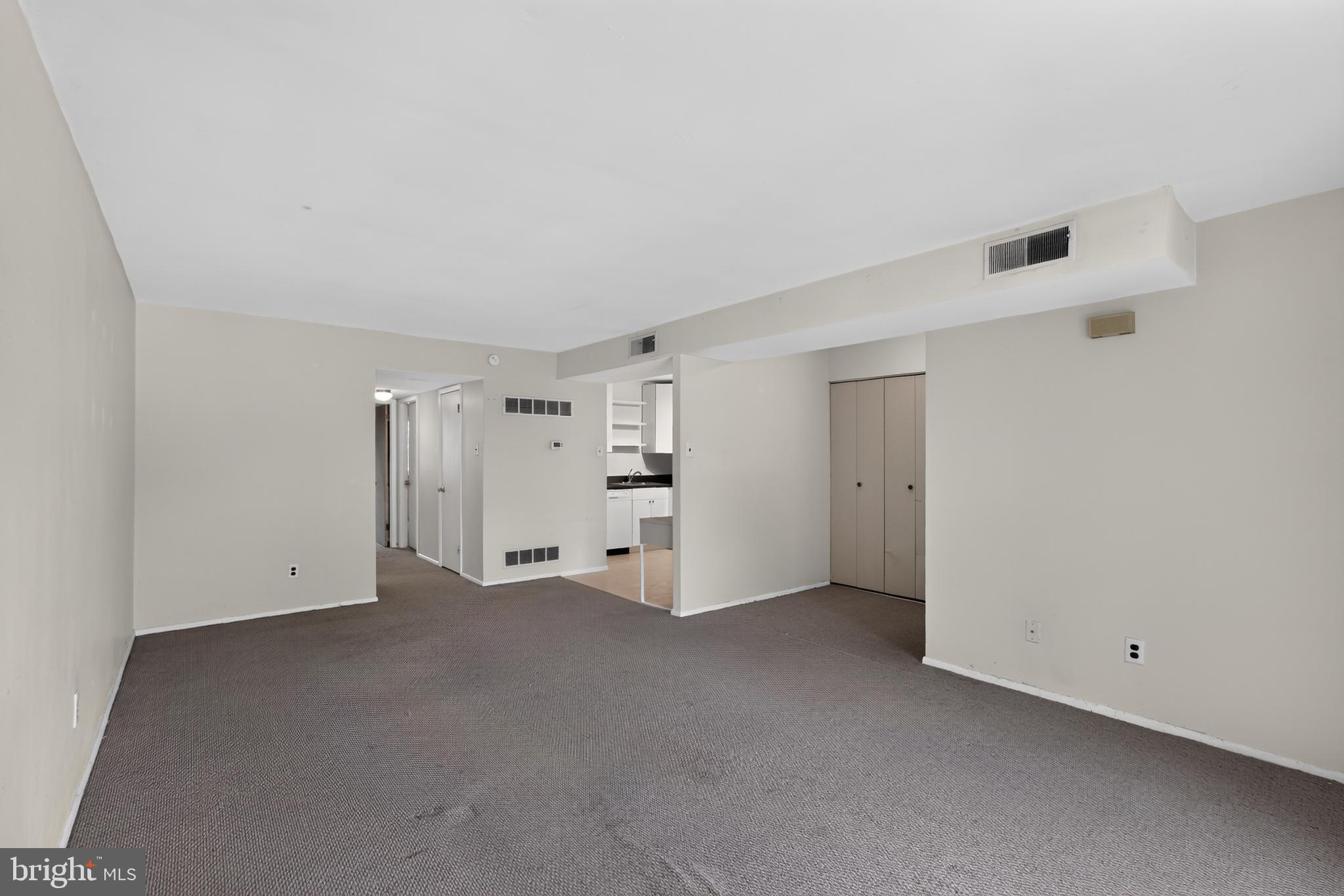 828 PUTNAM BOULEVARD B 53B