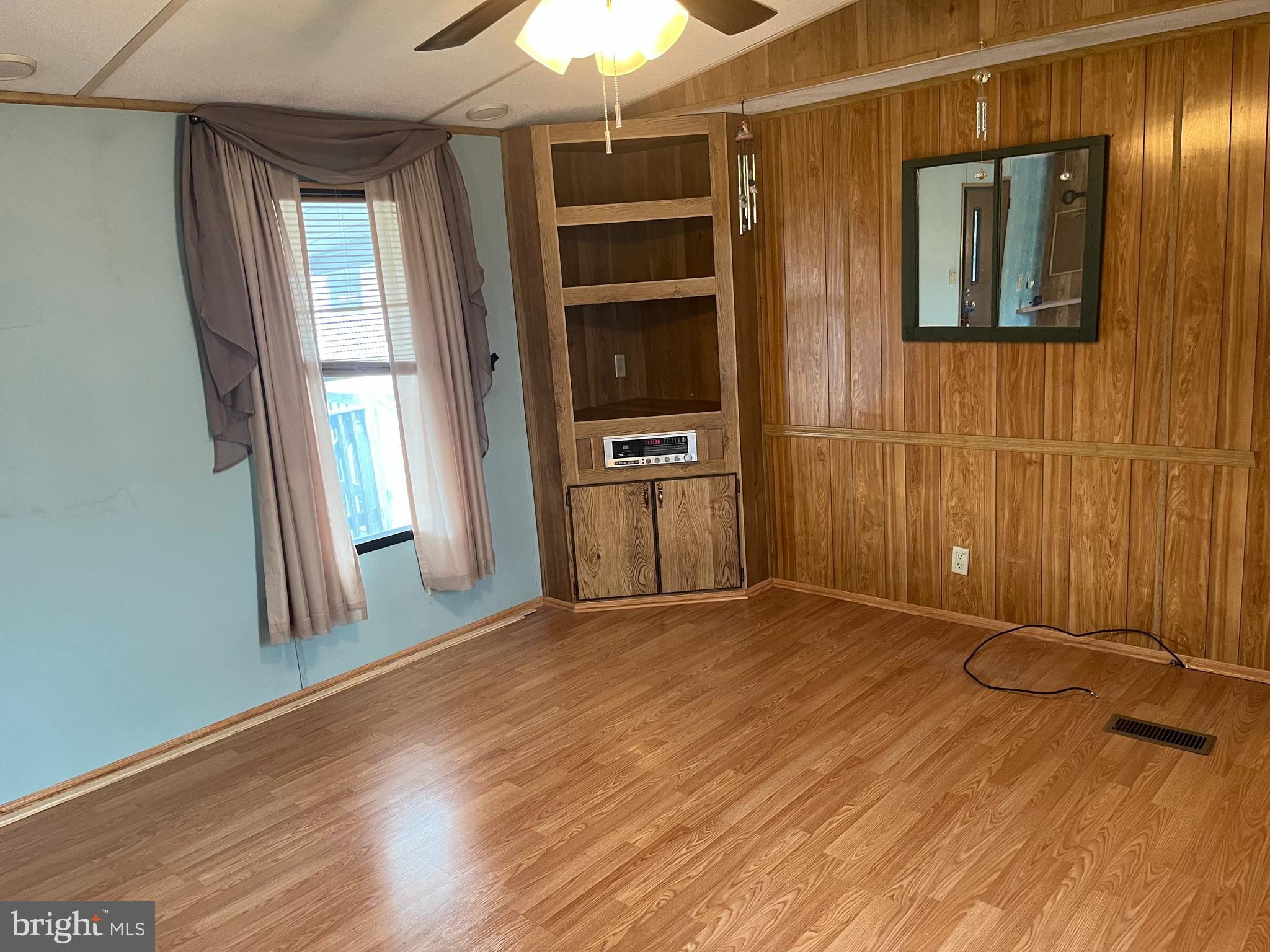 LINCOLN ESTATES MHP - Residential