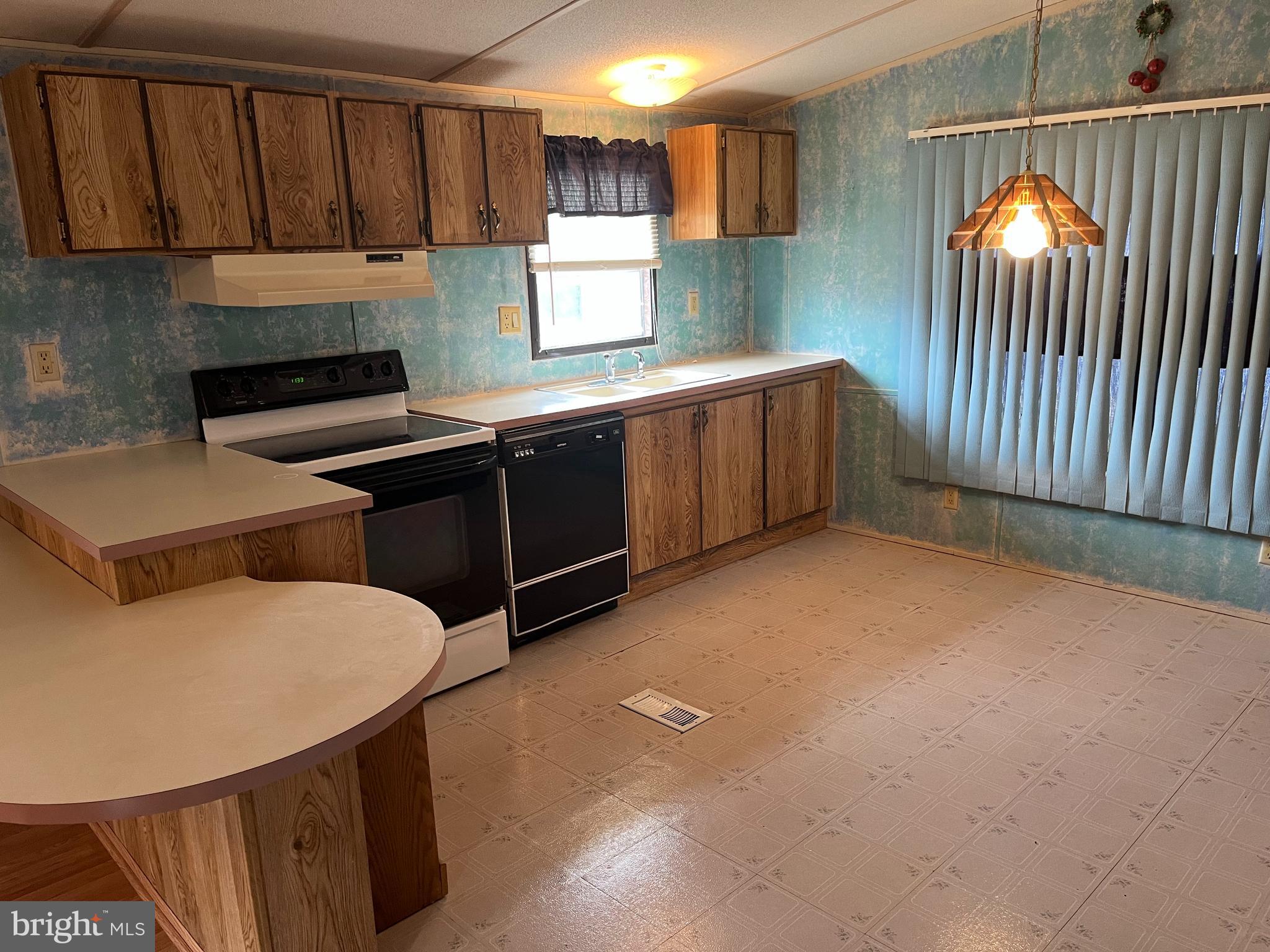 LINCOLN ESTATES MHP - Residential