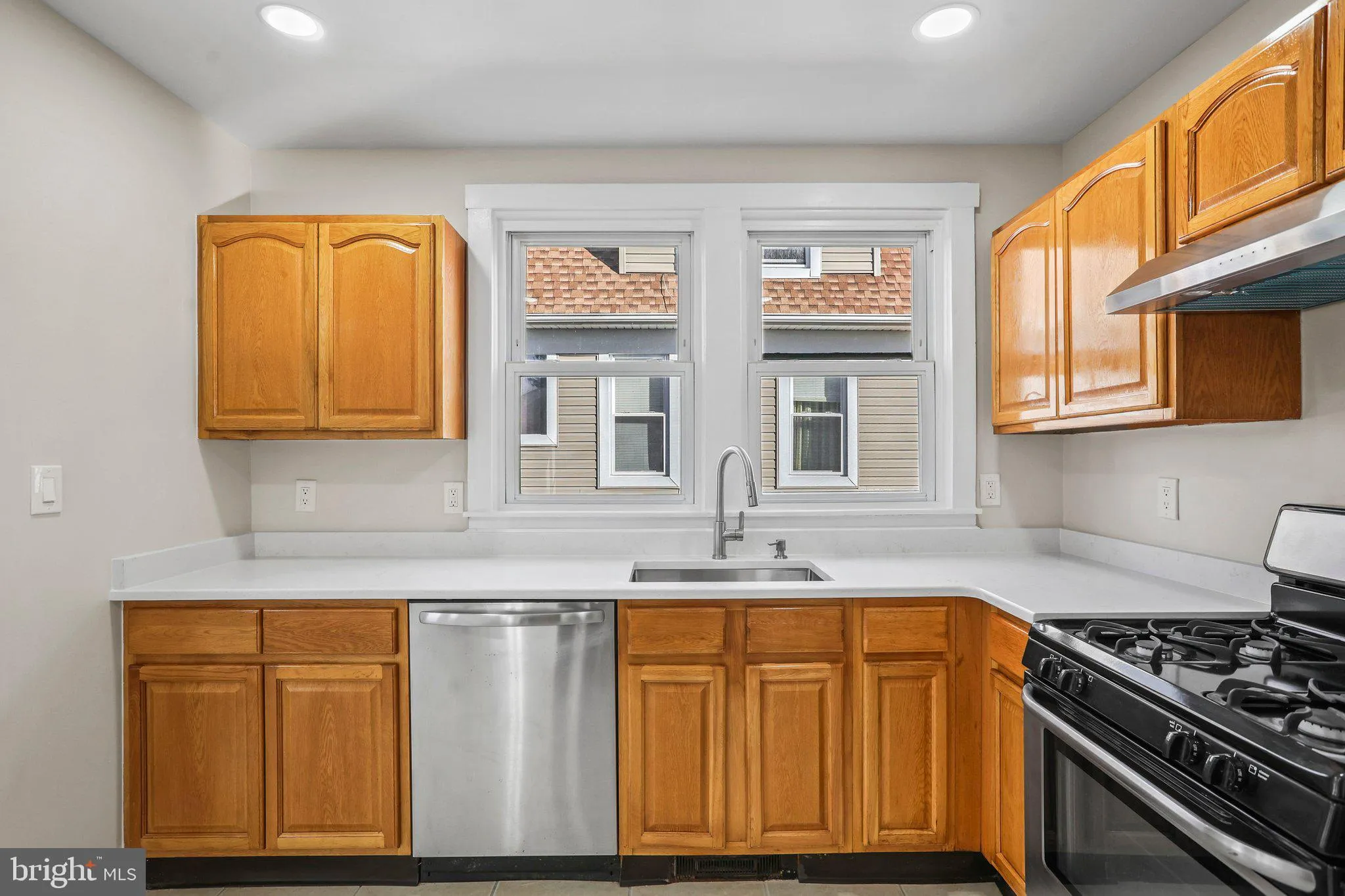 Hightstown, New Jersey 08520, United States, 4 Bedrooms Bedrooms, ,1 BathroomBathrooms,Residential,Pending,15781