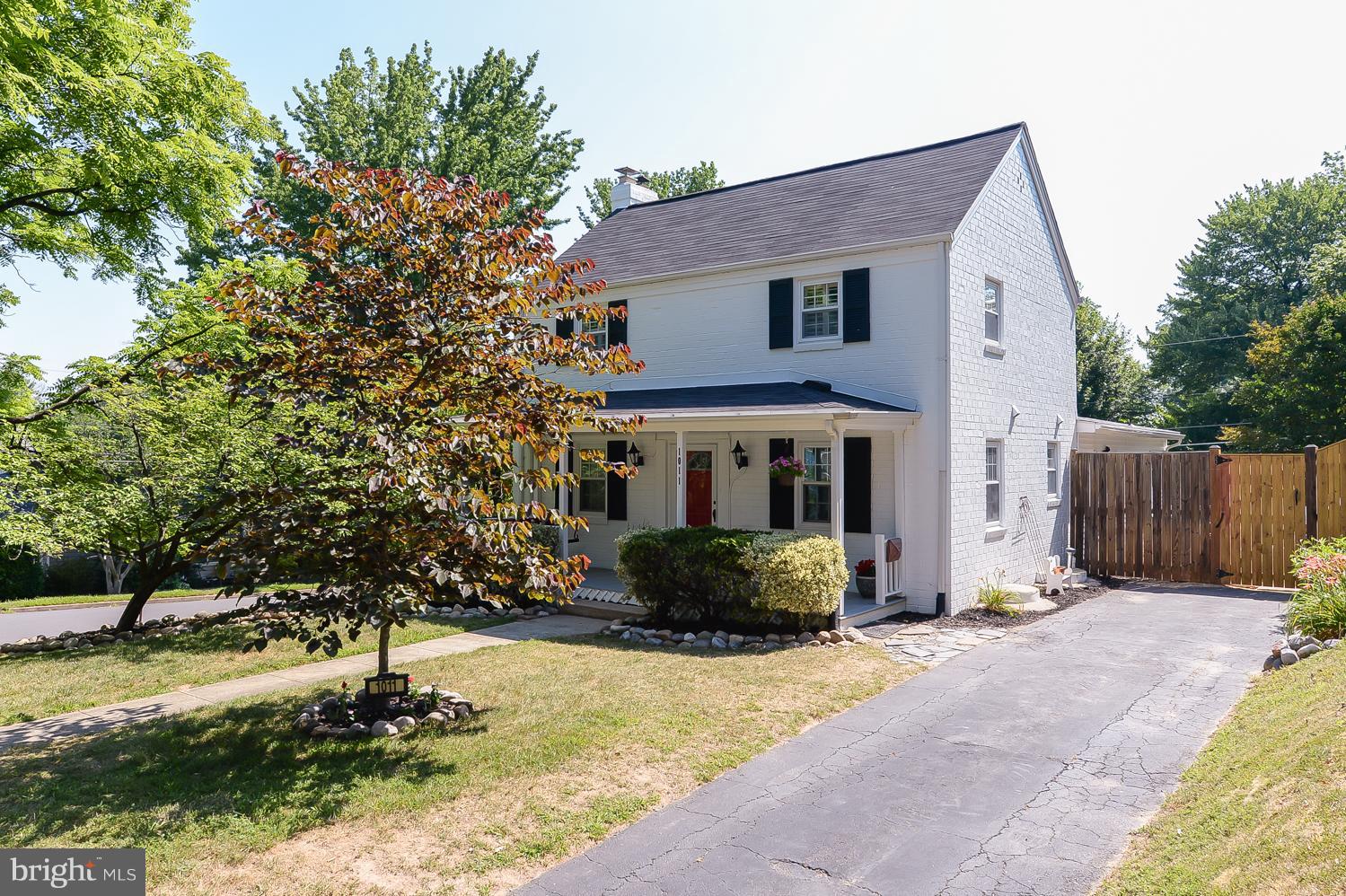 WHISTLING PINES - Residential