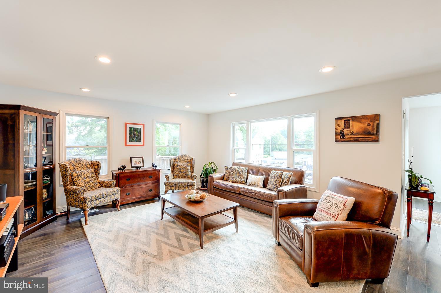 WHISTLING PINES - Residential