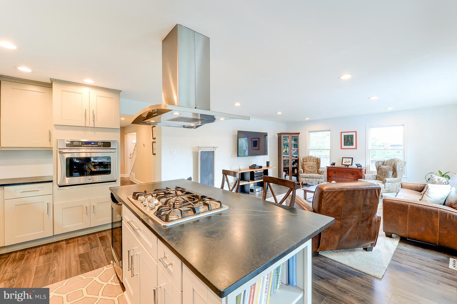 WHISTLING PINES - Residential