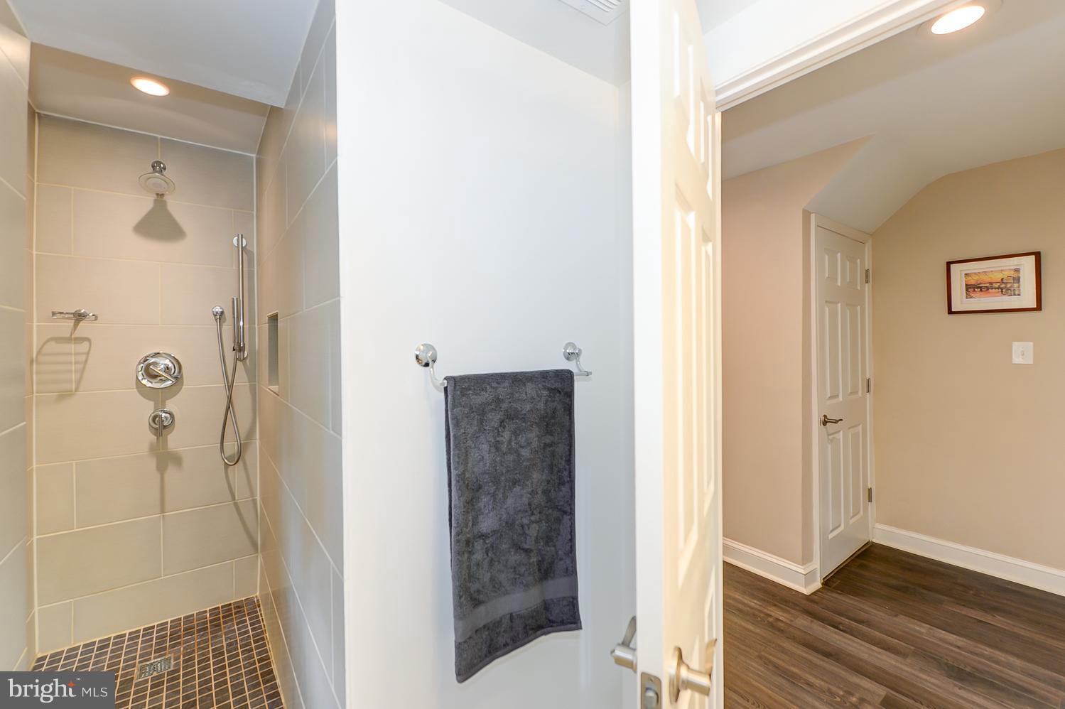 WHISTLING PINES - Residential