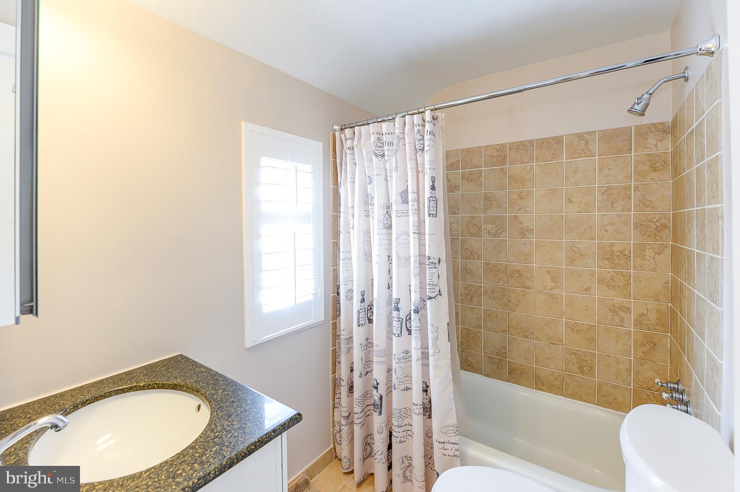 WHISTLING PINES - Residential