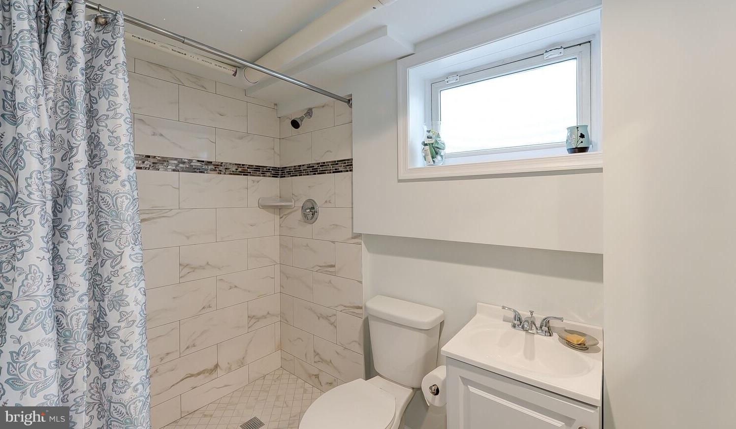 WHISTLING PINES - Residential